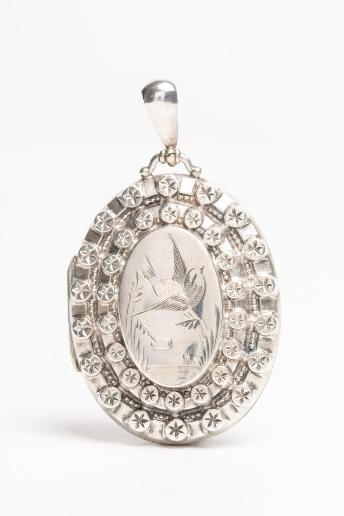 Antique Victorian Aesthetic Movement Sterling Silver Bird Locket In Good Condition In Portland, England