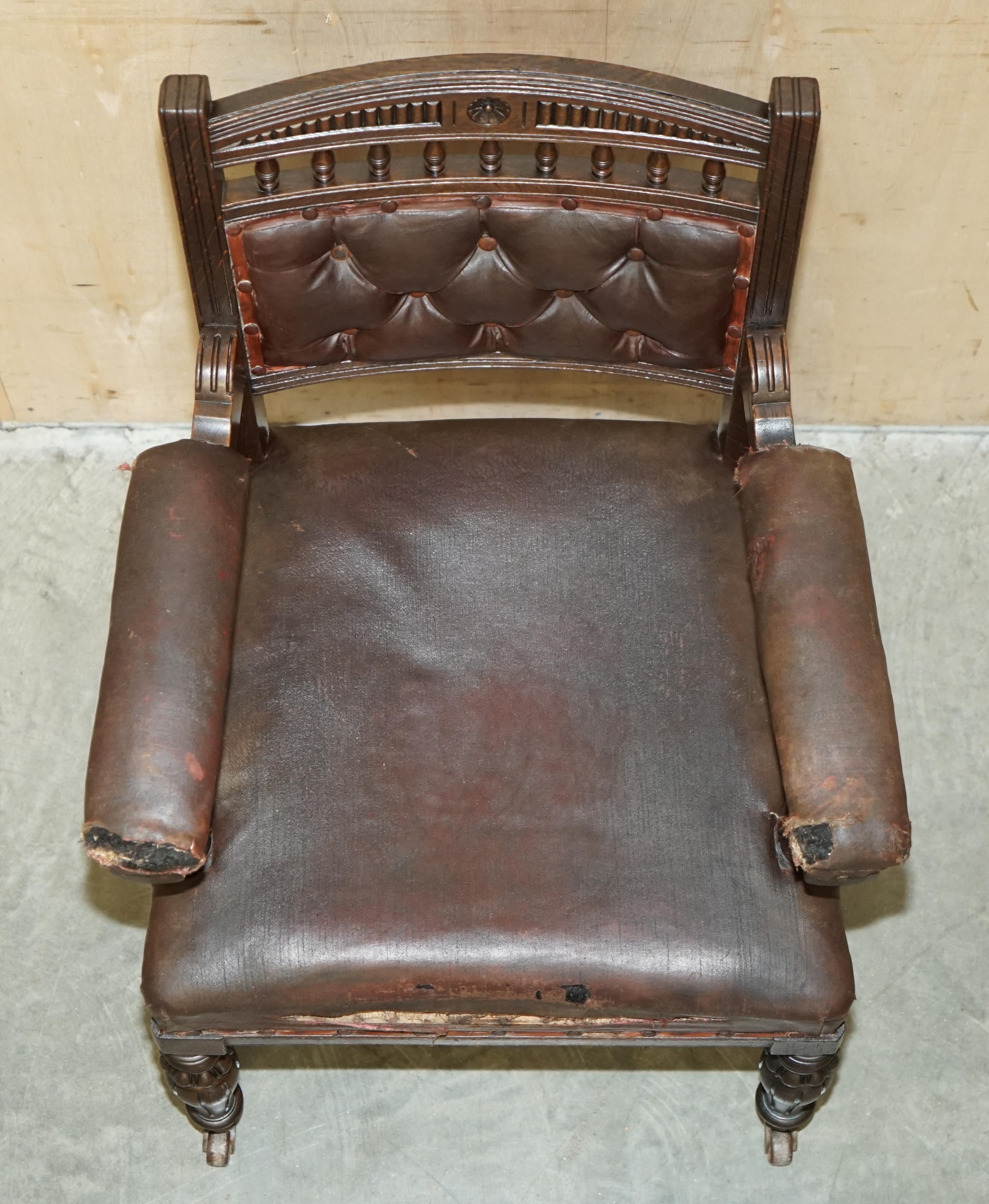 ANTiQUE VICTORIAN AESTHETIC MOVEMENT STYLE LEATHER ARMCHAIR FOR RESTORATION For Sale 9