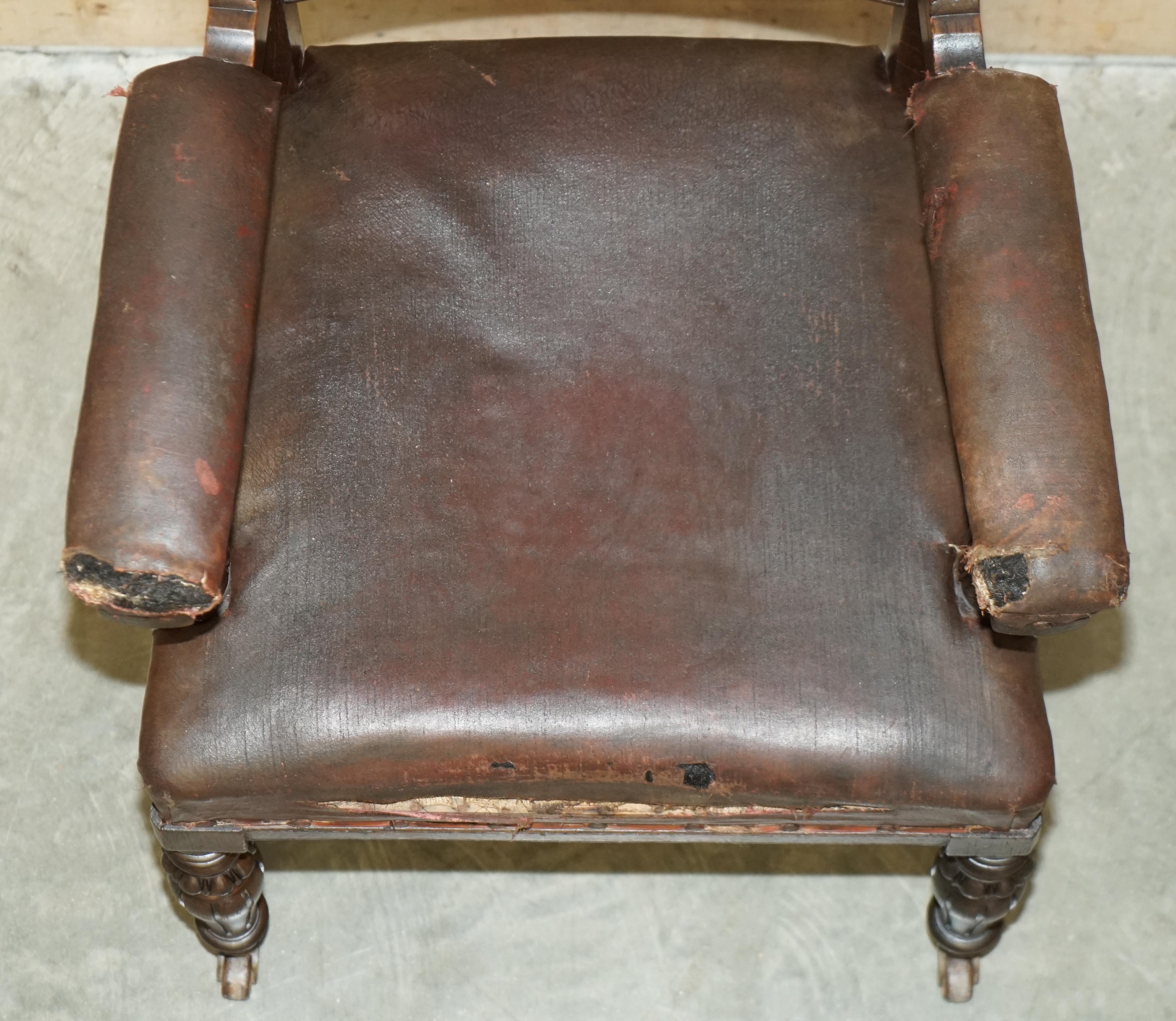 ANTiQUE VICTORIAN AESTHETIC MOVEMENT STYLE LEATHER ARMCHAIR FOR RESTORATION For Sale 10
