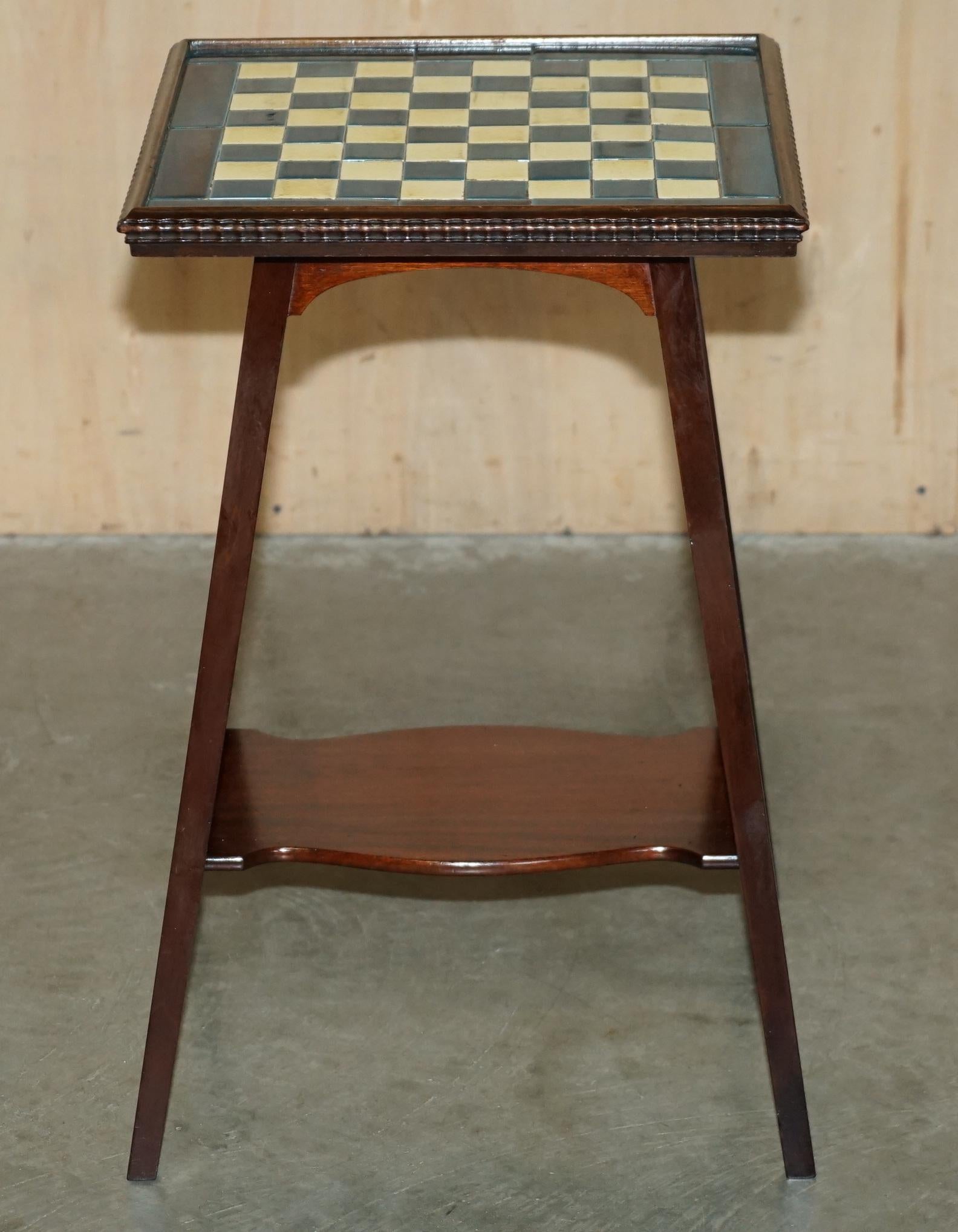 ANTIQUE VICTORIAN AESTHETIC MOVEMENT STYLE TiLED TOP CHESSBOARD CHESS TABLE For Sale 4