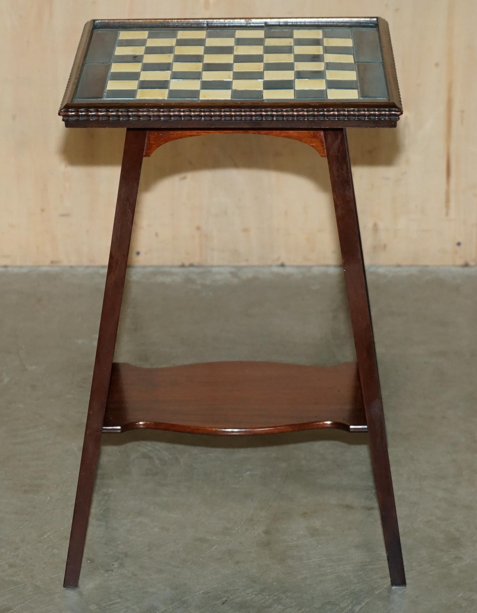 ANTIQUE VICTORIAN AESTHETIC MOVEMENT STYLE TiLED TOP CHESSBOARD CHESS TABLE For Sale 3