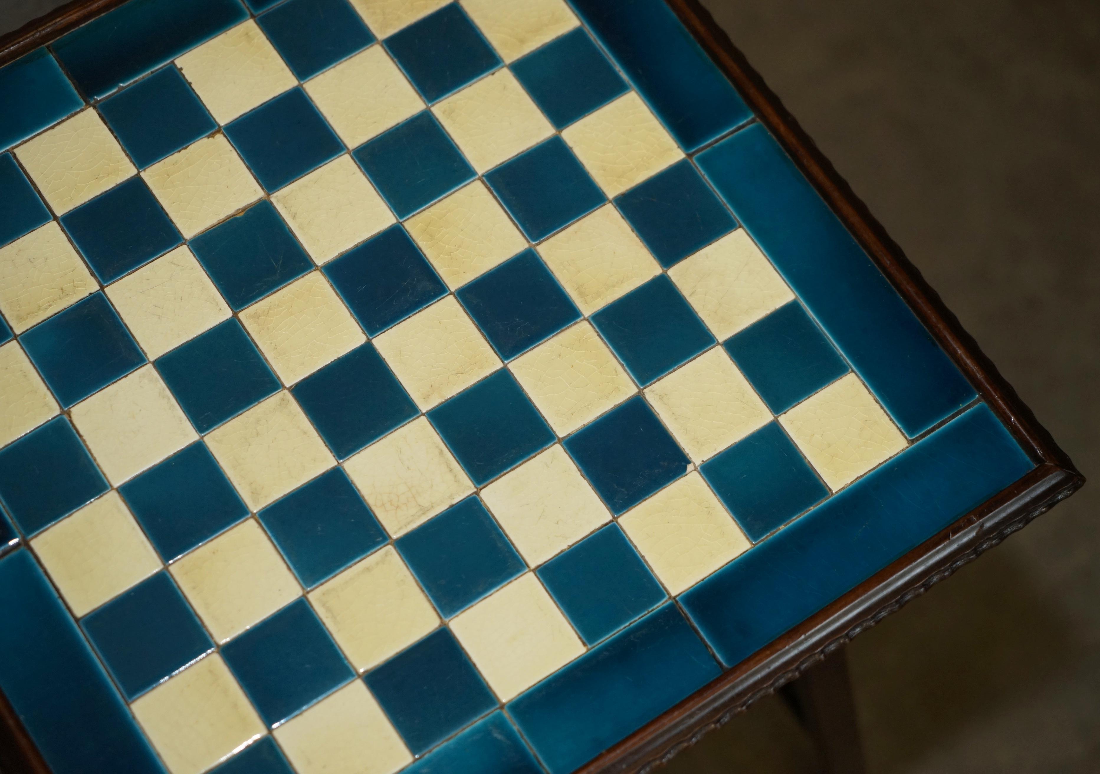 ANTIQUE VICTORIAN AESTHETIC MOVEMENT STYLE TiLED TOP CHESSBOARD CHESS TABLE In Good Condition For Sale In West Sussex, Pulborough