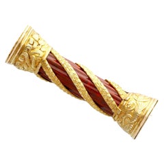 Antique Victorian Agate and Yellow Gold Brooch