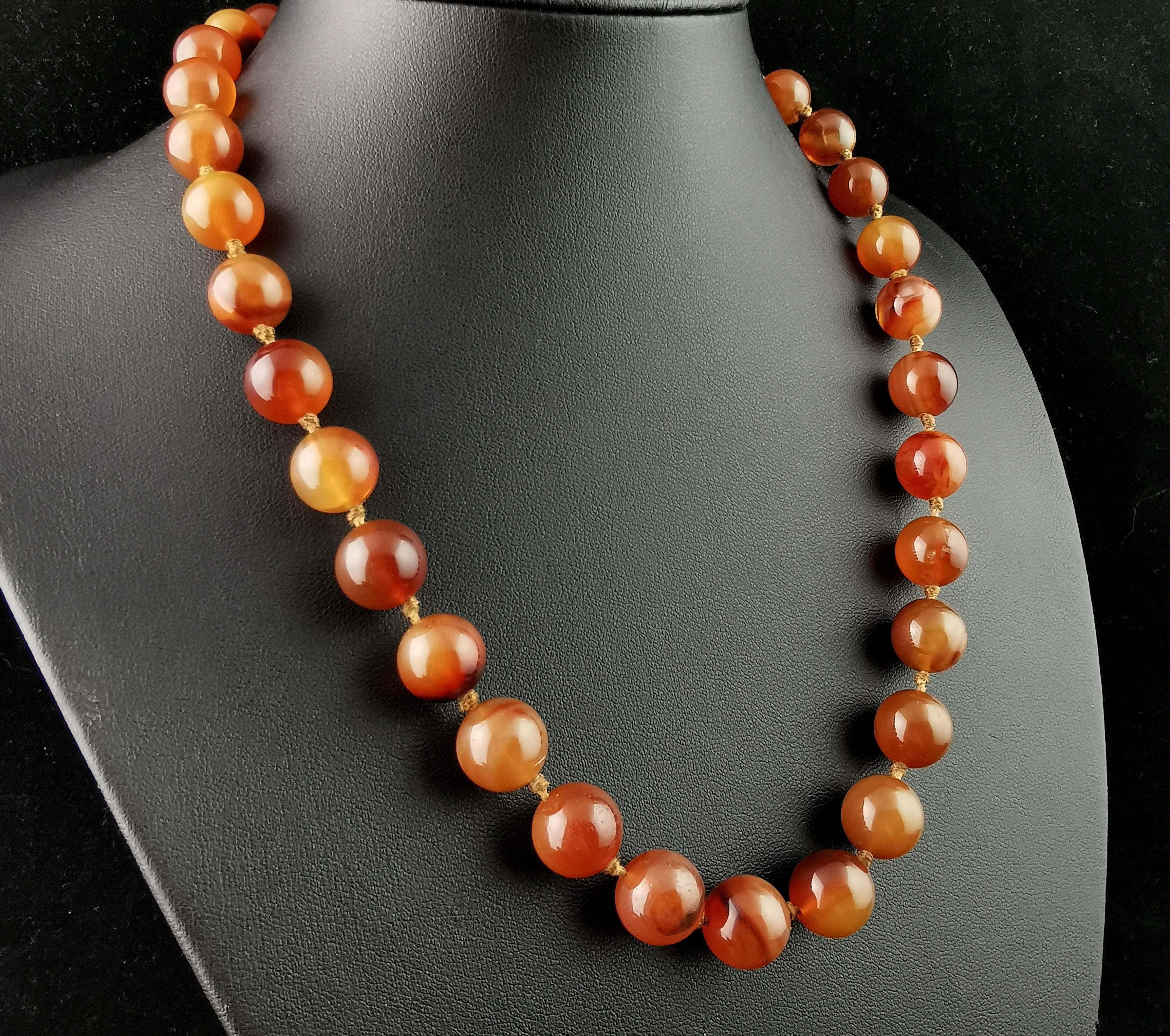 Antique Victorian Agate bead necklace, Carnelian  In Good Condition In NEWARK, GB