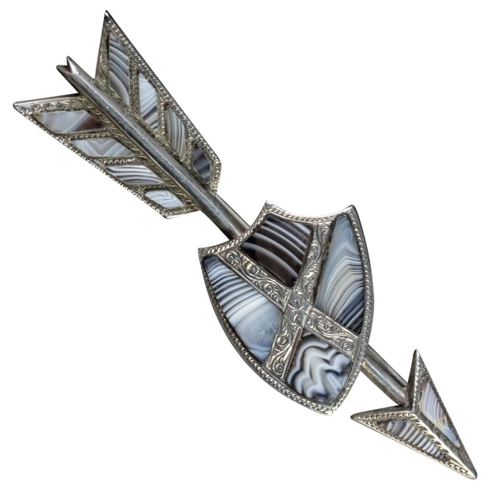 Antique Victorian Agate Shield and Arrow Brooch, circa 1860 For Sale