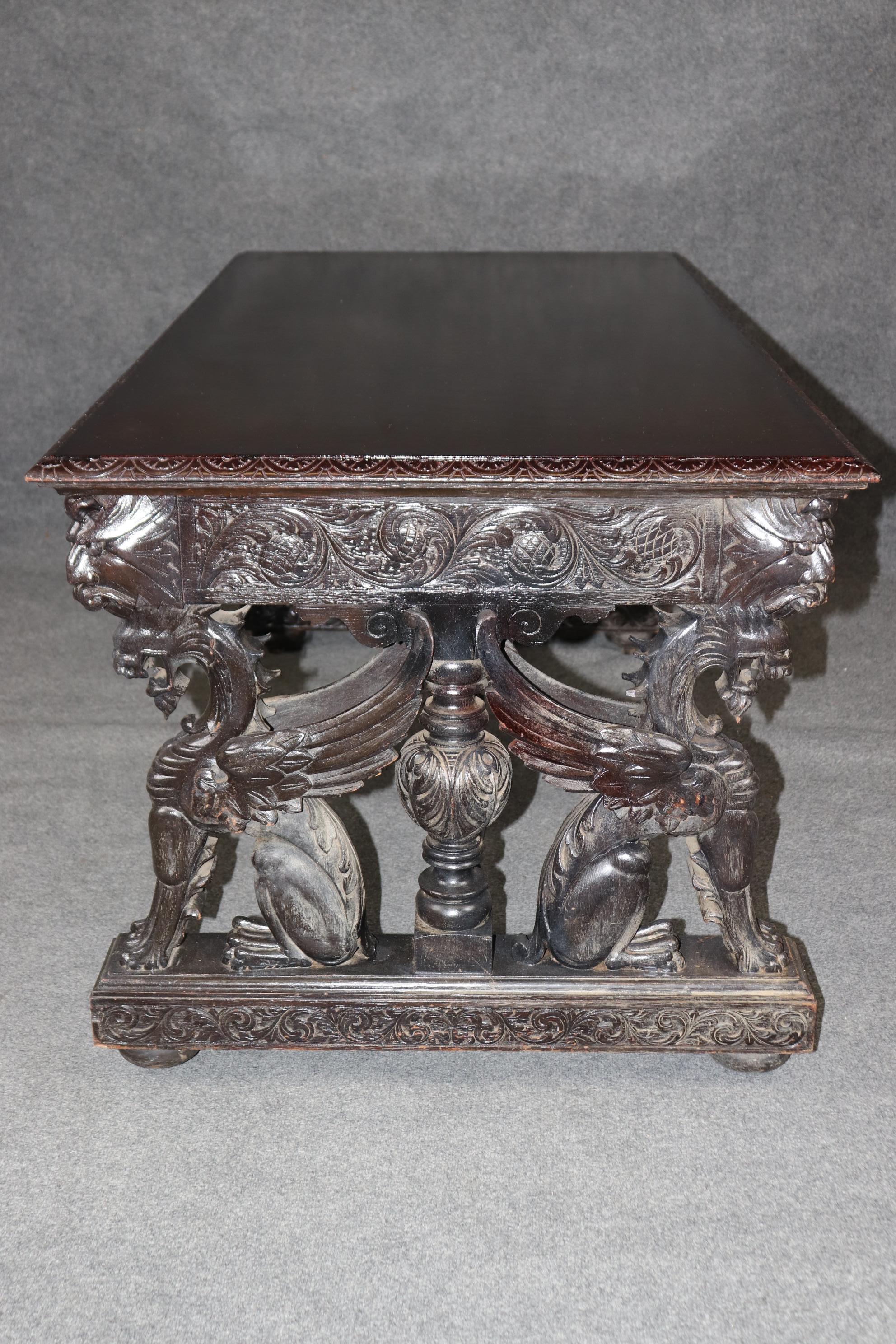 Antique Victorian American Carved Griffin Desk Attributed to RJ Horner In Good Condition For Sale In Swedesboro, NJ