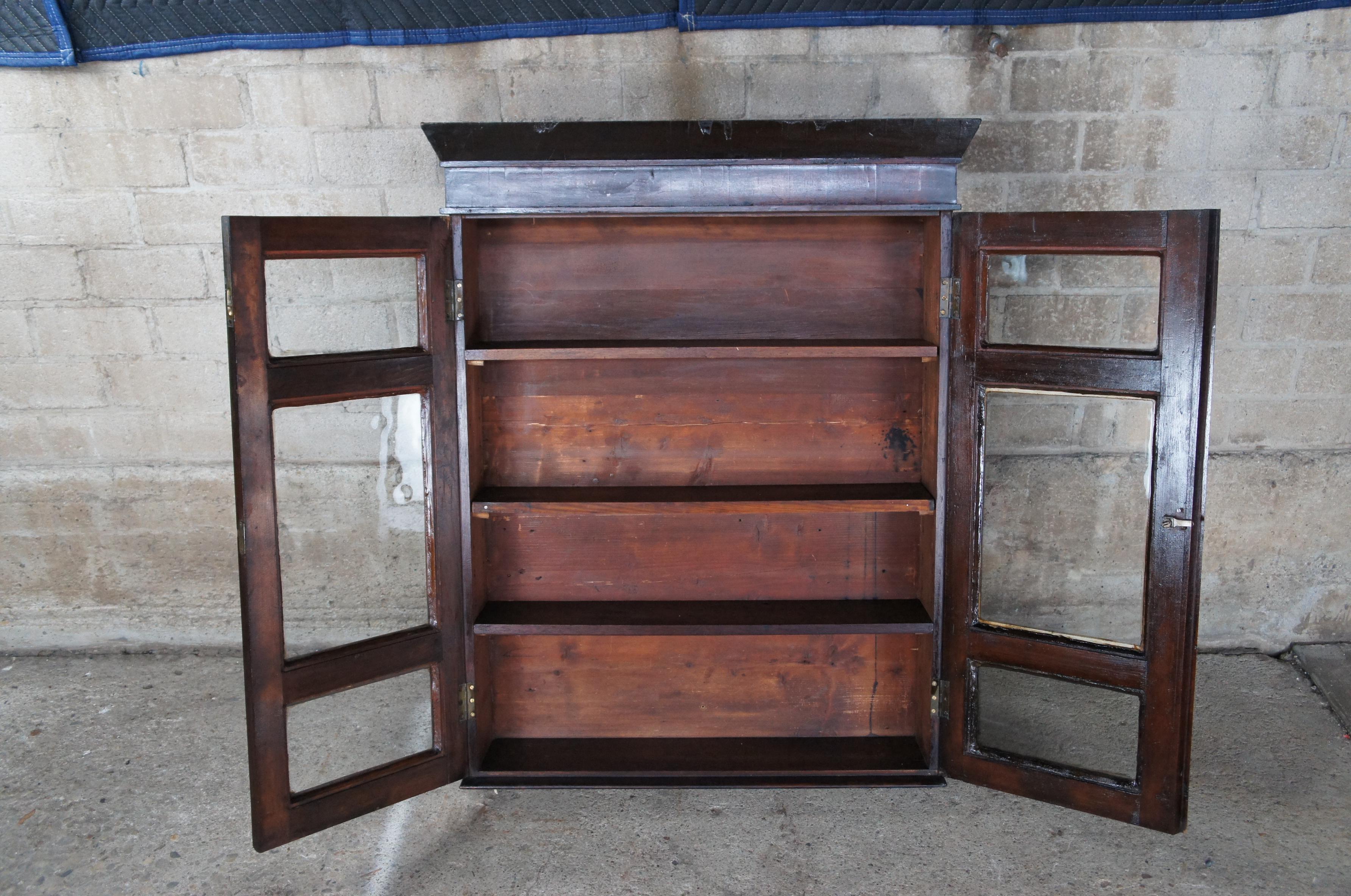 Antique Victorian American Mahogany Wall Hanging Curio Display Cabinet Bookshelf In Good Condition In Dayton, OH