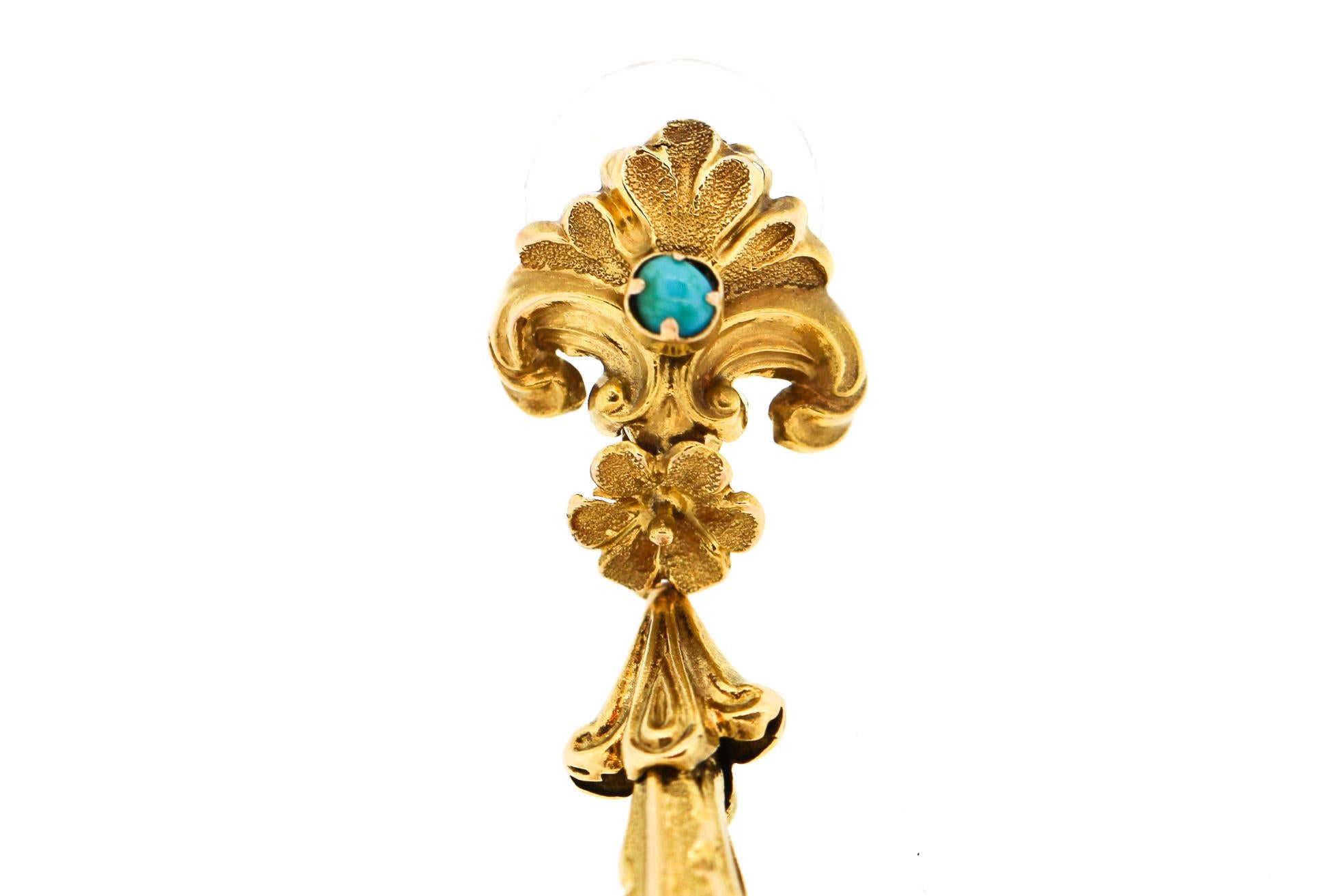 Antique Victorian American Turquoise 14 Karat Gold Repoussé Pendant Earrings In Good Condition For Sale In New York, NY