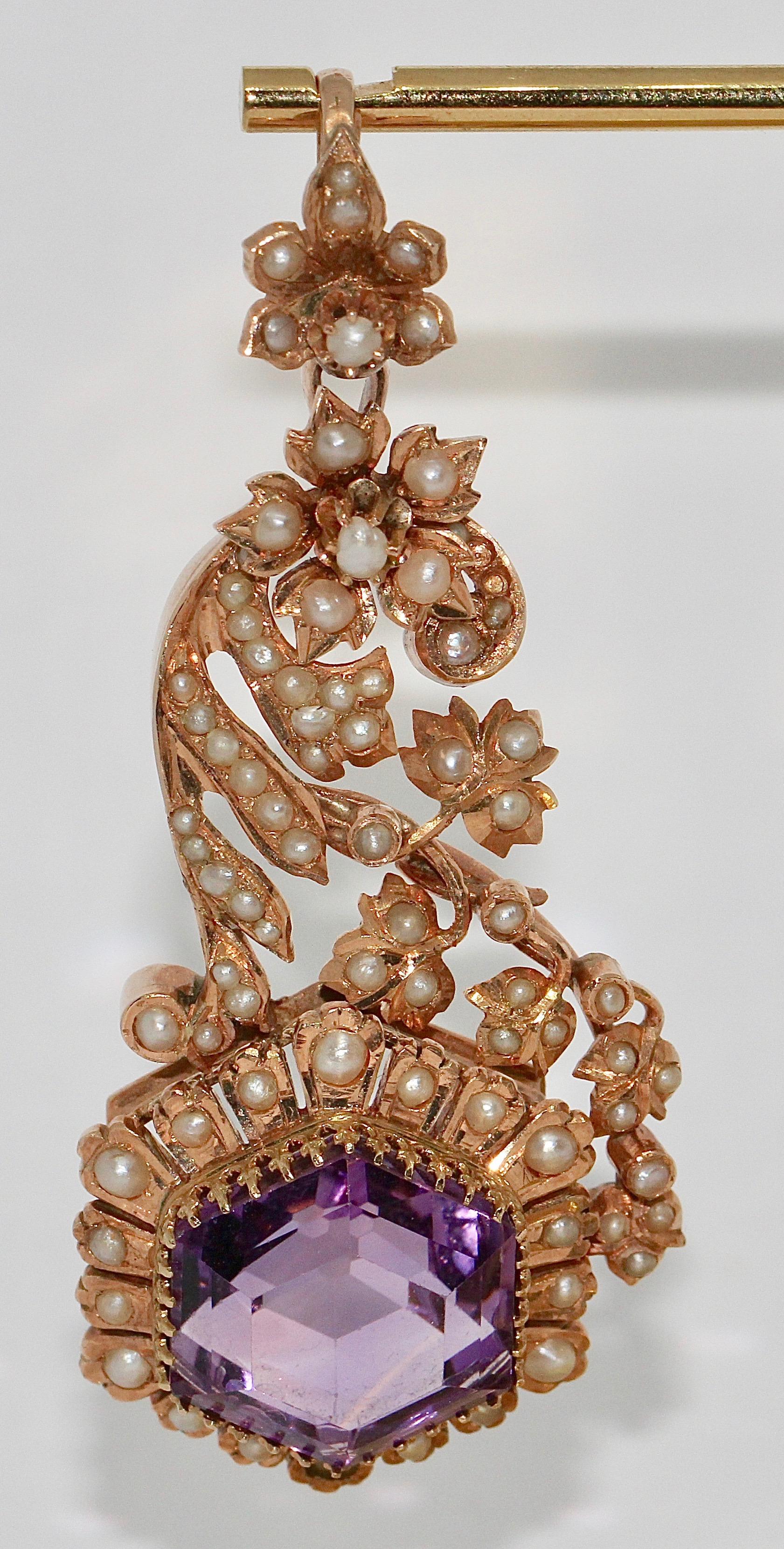 Antique Victorian Amethyst Enhancer, pendentif avec perles naturelles. or rose 14 carats.

Nous proposons également des boucles d'oreilles adaptées. Jetez un coup d'œil à nos autres offres.