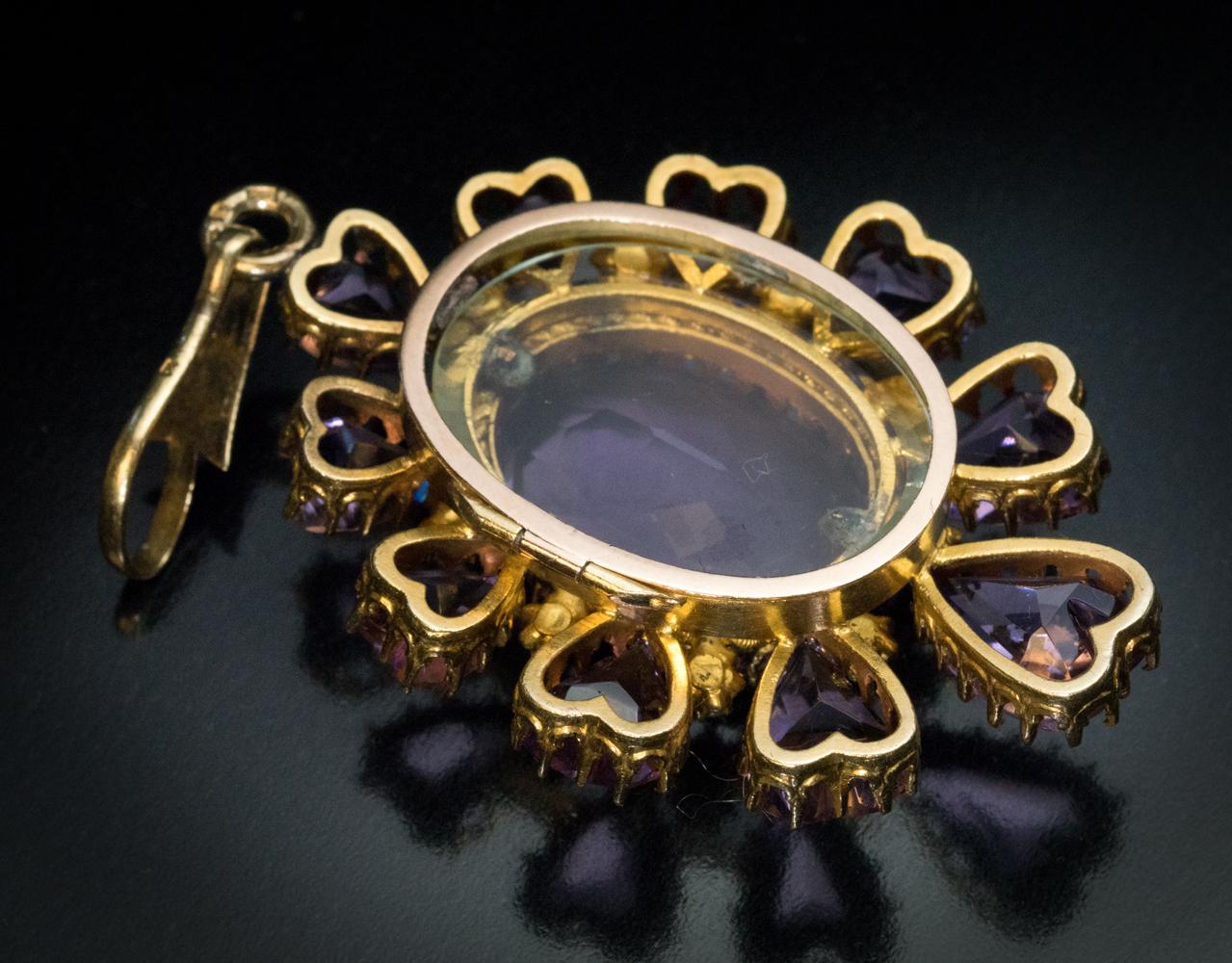 Antique Victorian Amethyst Gold Locket Pendant In Excellent Condition For Sale In Chicago, IL