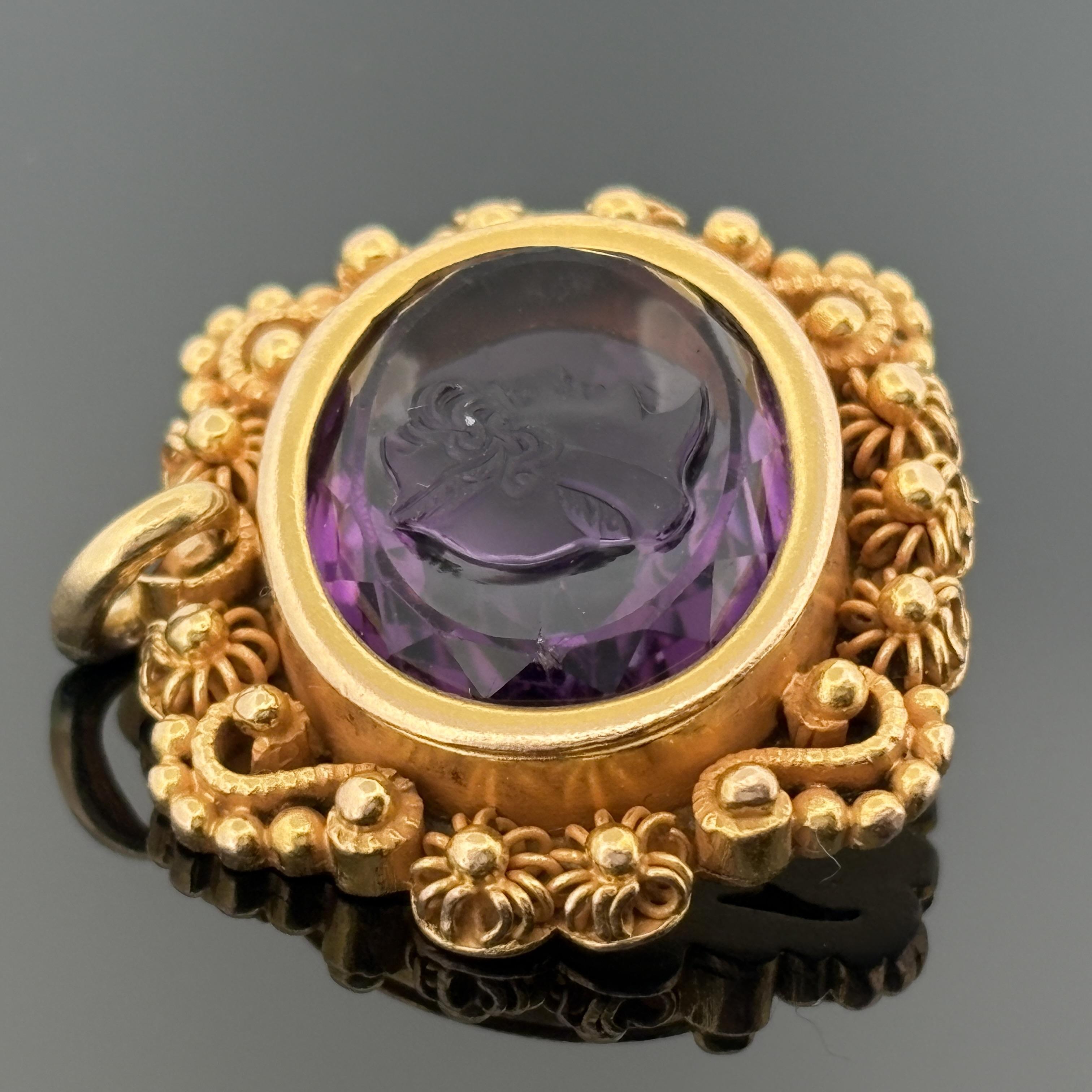 Métal et poids : or jaune 14k ; 8,3 grammes
Dimensions : environ 1,00
