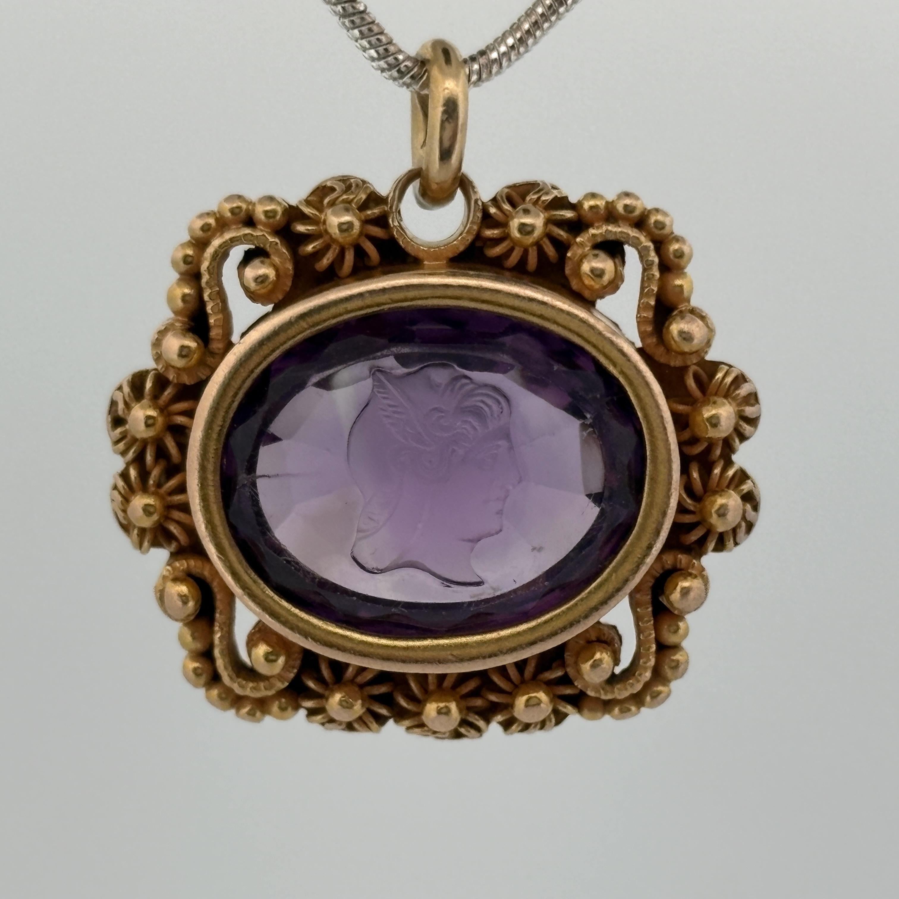 Pendentif Victorien Antique Améthyste Mercure Camée Or Jaune 14k en vente 1