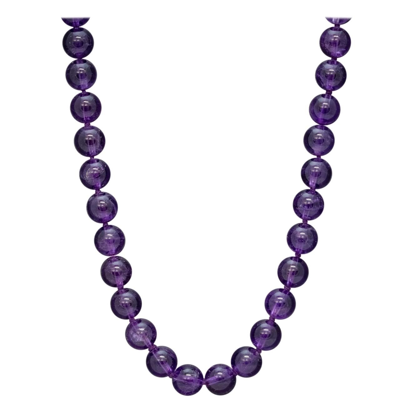 Antique Victorian Amethyst Necklace 18 Carat Gold Clasp, circa 1900 For Sale