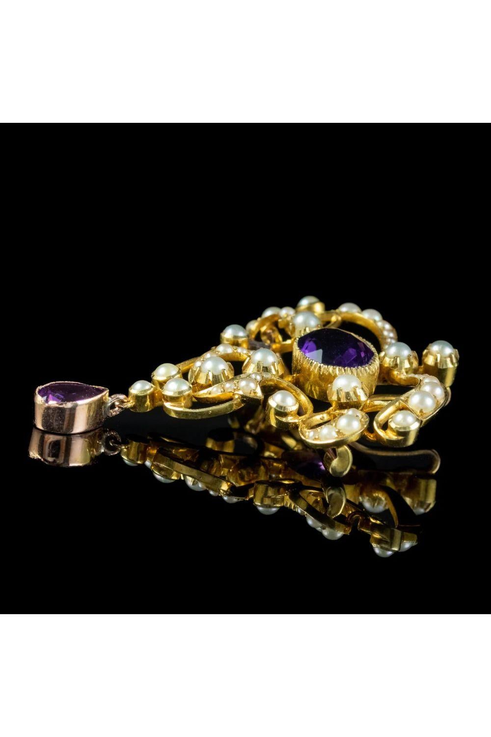 Antique Victorian Amethyst Pearl Brooch in 15 Carat Gold, circa 1900 In Good Condition In Kendal, GB