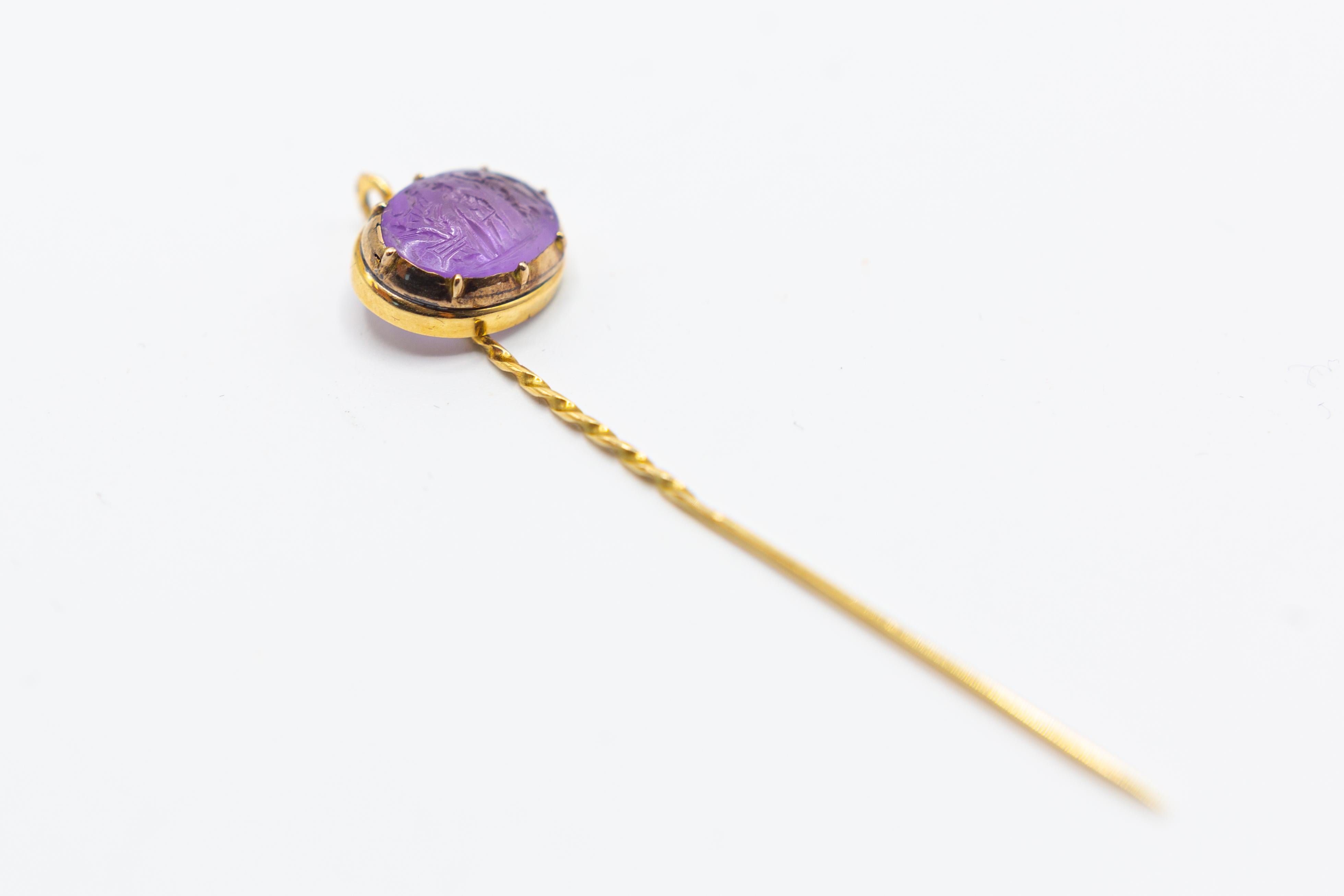 Antique Victorian Amethysts Lapel Stick Pin in 18 Karat Gold In Excellent Condition For Sale In Houston, TX