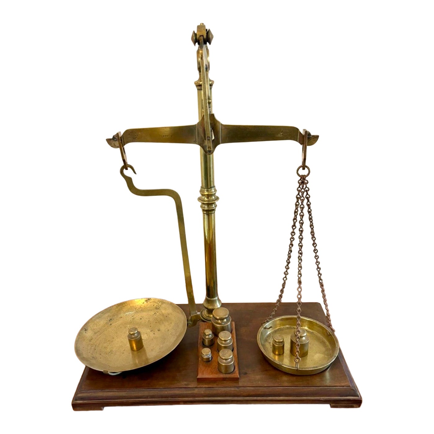 Balance d'apothicaire victorienne en laiton acajou Day & Millward