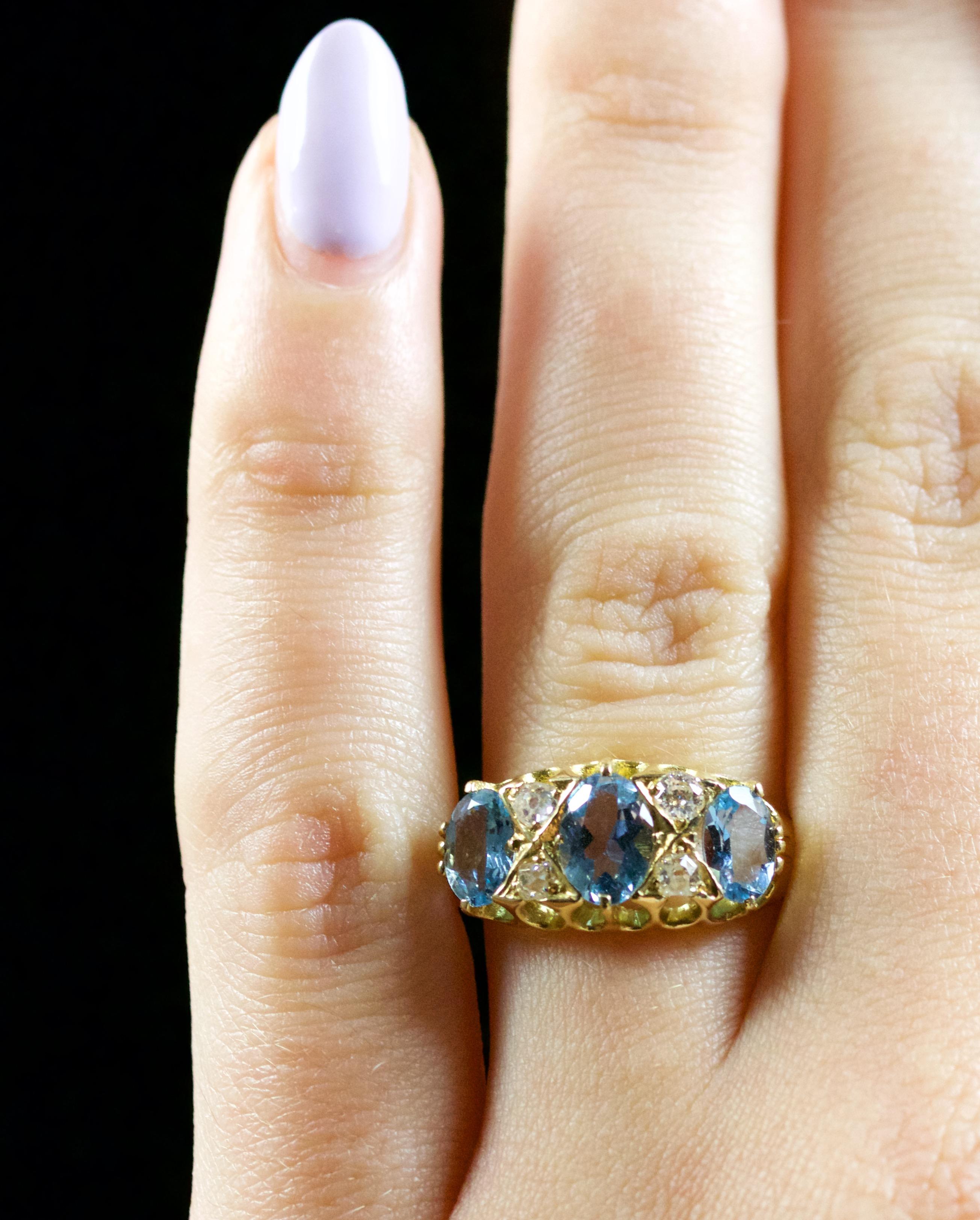 Antique Victorian Aquamarine Diamond Ring 18 Carat Gold, circa 1880 4