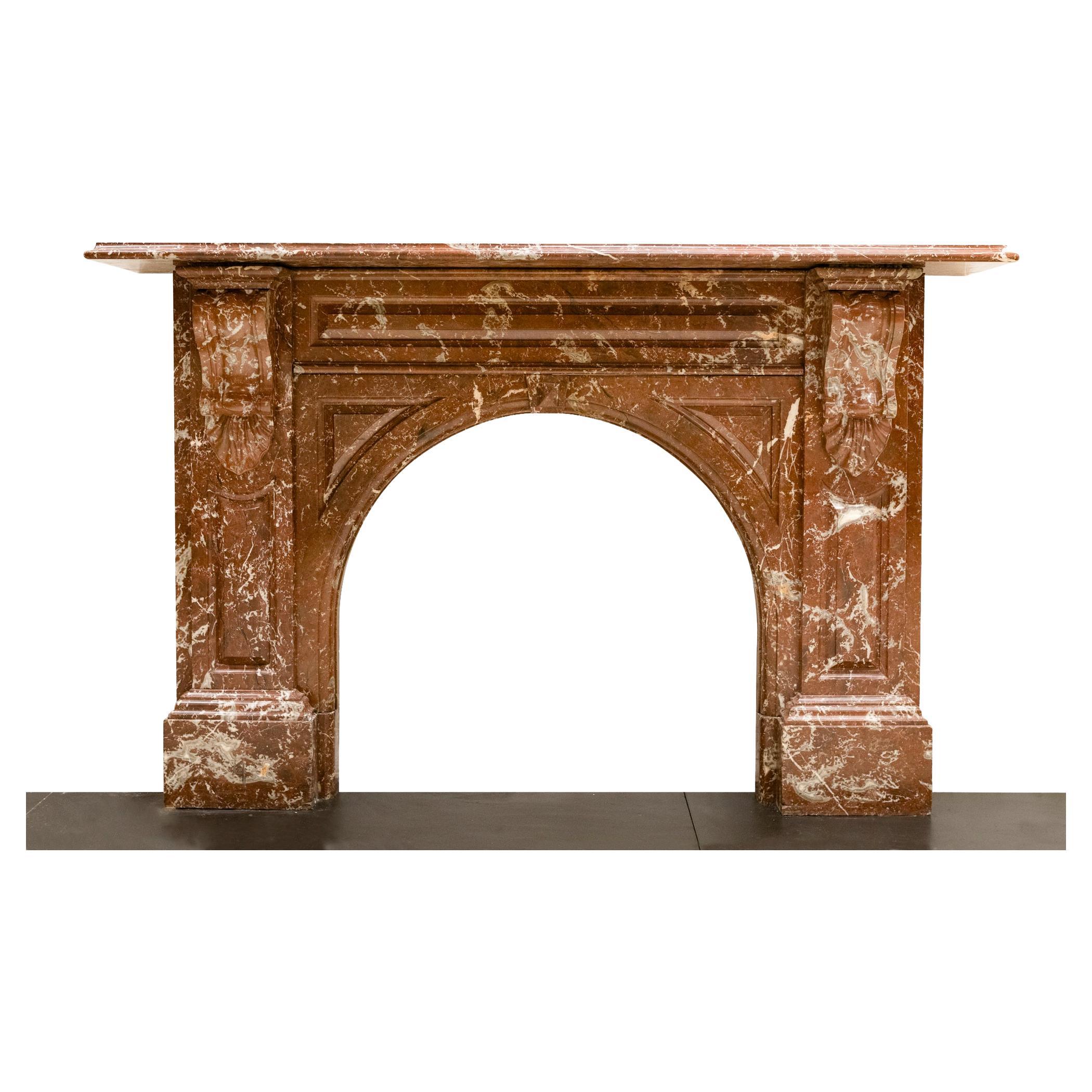Antiguo Arco Victoriano Rouge Royal Envolvente de Mármol