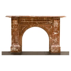 Antiguo Arco Victoriano Rouge Royal Envolvente de Mármol