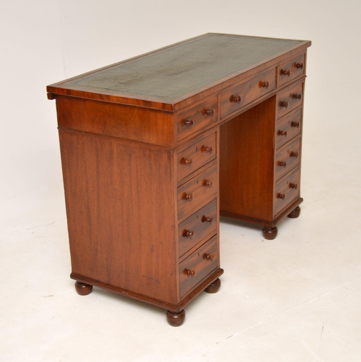 Antique Victorian Architects Desk In Good Condition For Sale In London, GB