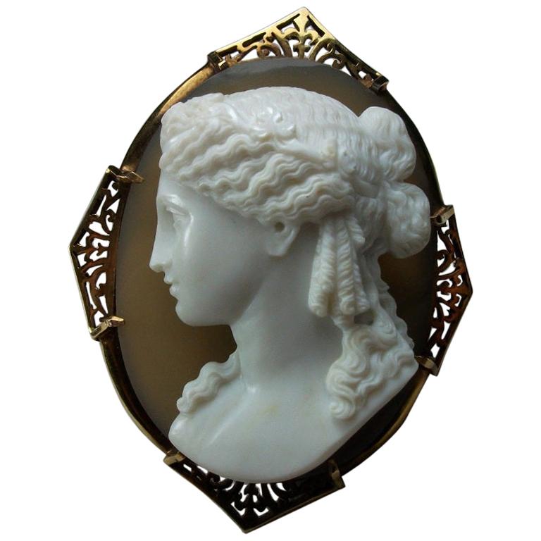 Antique Victorian Ariadne Hard Stone Cameo Brooch For Sale
