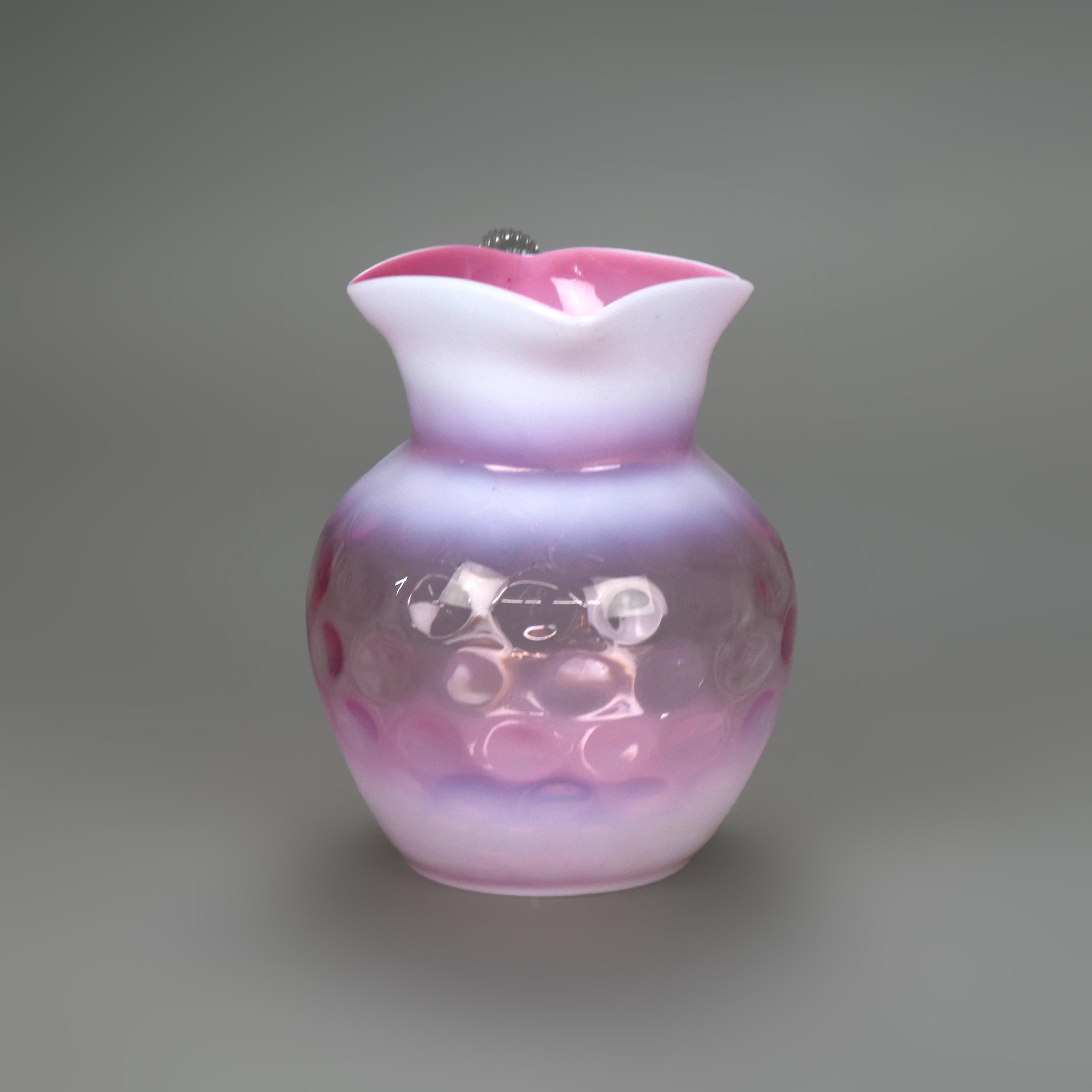Verre d'art Pichet à eau canneberge en verre d'art victorien antique opalescent en vente