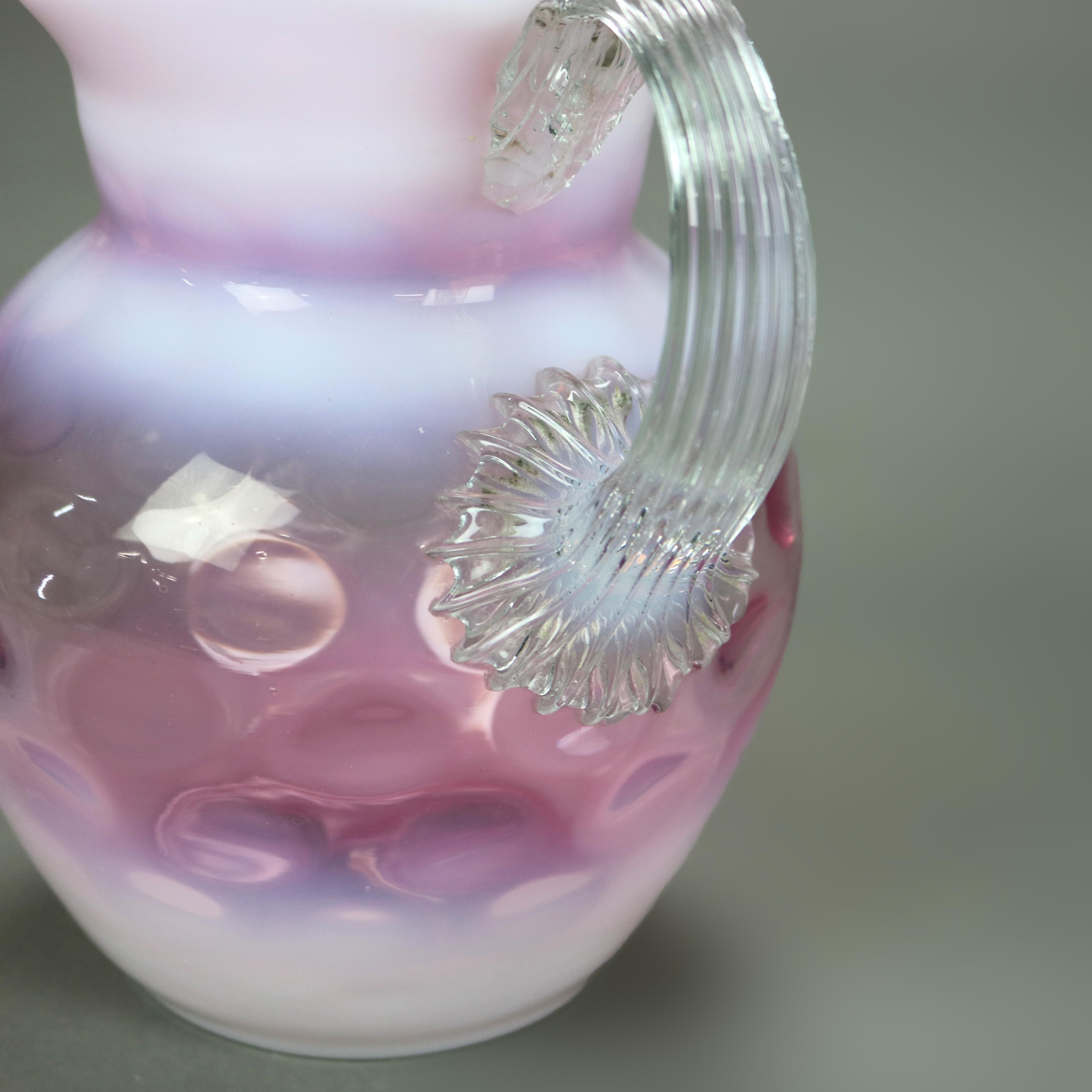 Pichet à eau canneberge en verre d'art victorien antique opalescent en vente 2