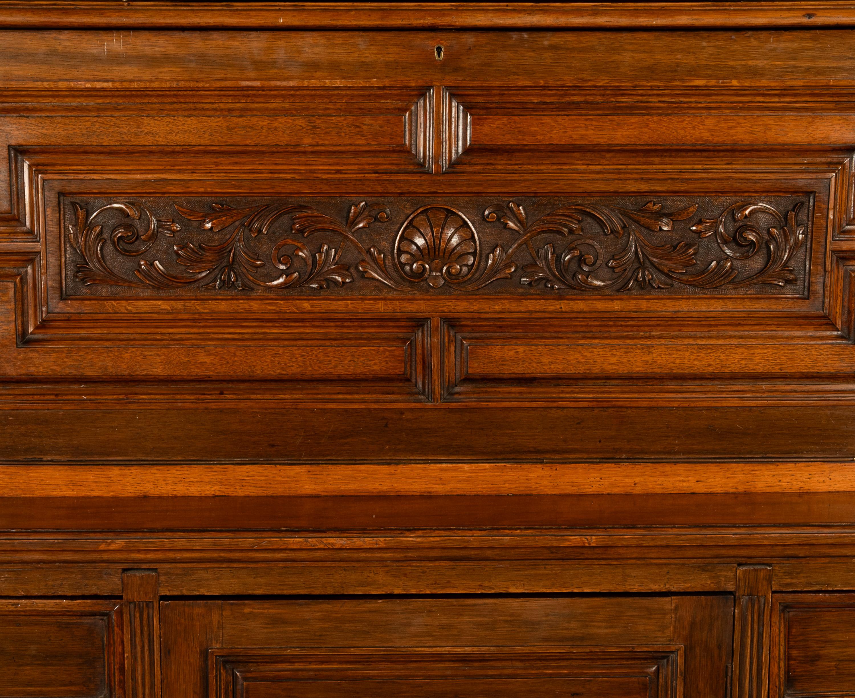 Ancienne bibliothèque secrétaire en chêne sculpté Art Nouveau victorien, 1890 en vente 10