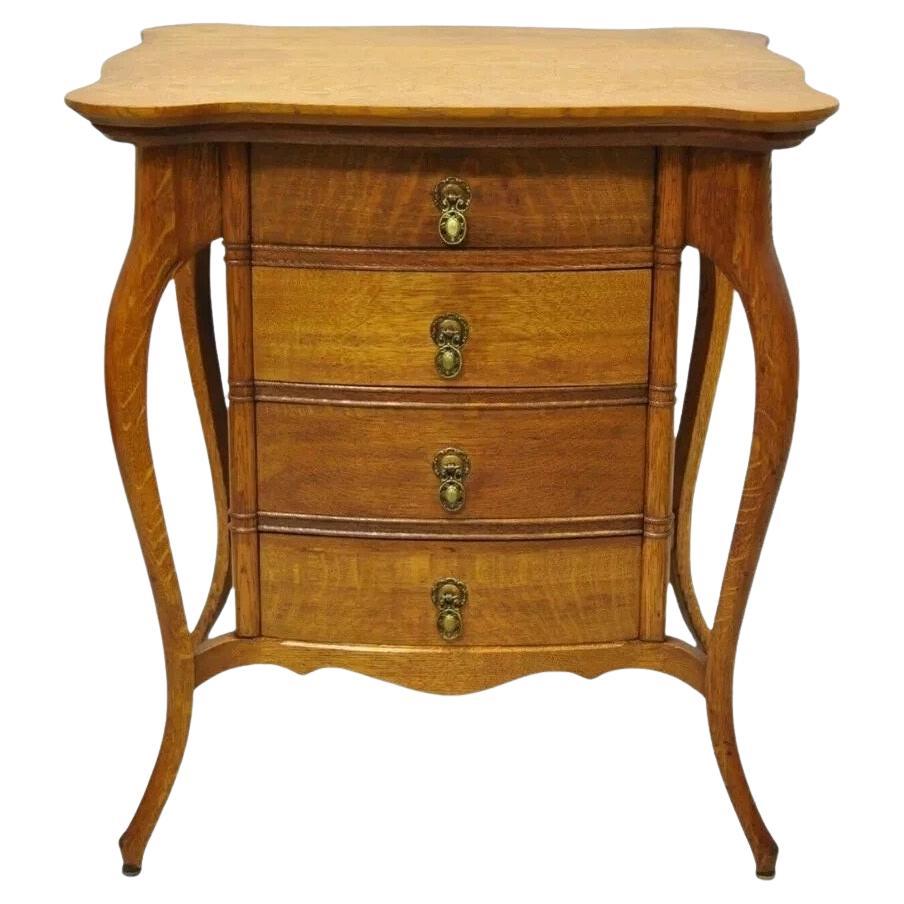 Table d'appoint à 4 tiroirs pour ouvrage de couture, en chêne doré, d'époque victorienne et art nouveau