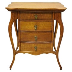 Antigua mesa auxiliar victoriana Art Nouveau de roble dorado con 4 cajones para labores de costura