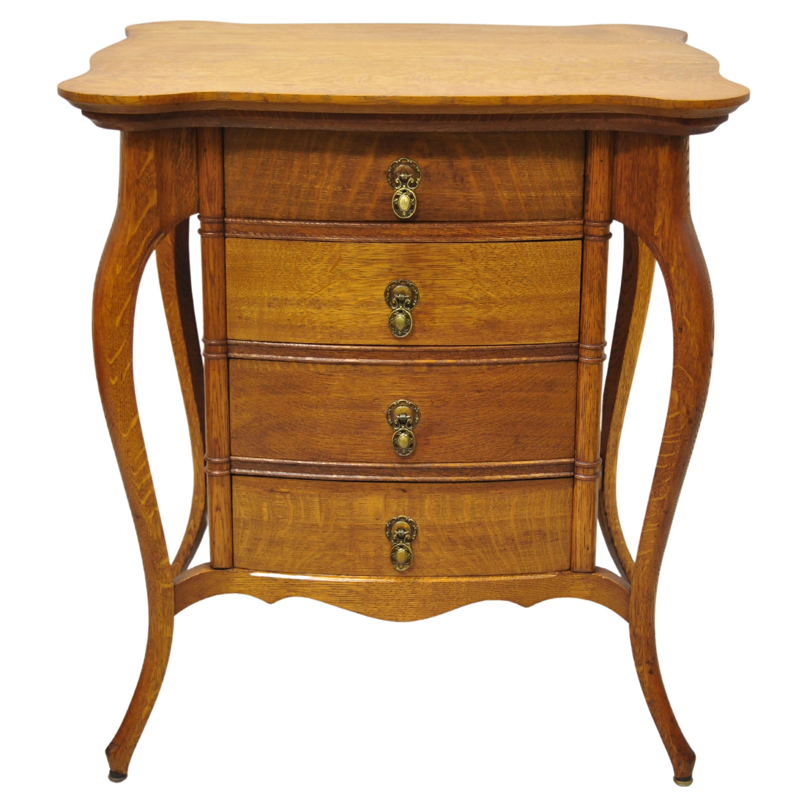 Ancienne table d'appoint victorienne Art Nouveau en chêne doré à 4 tiroirs pour couture