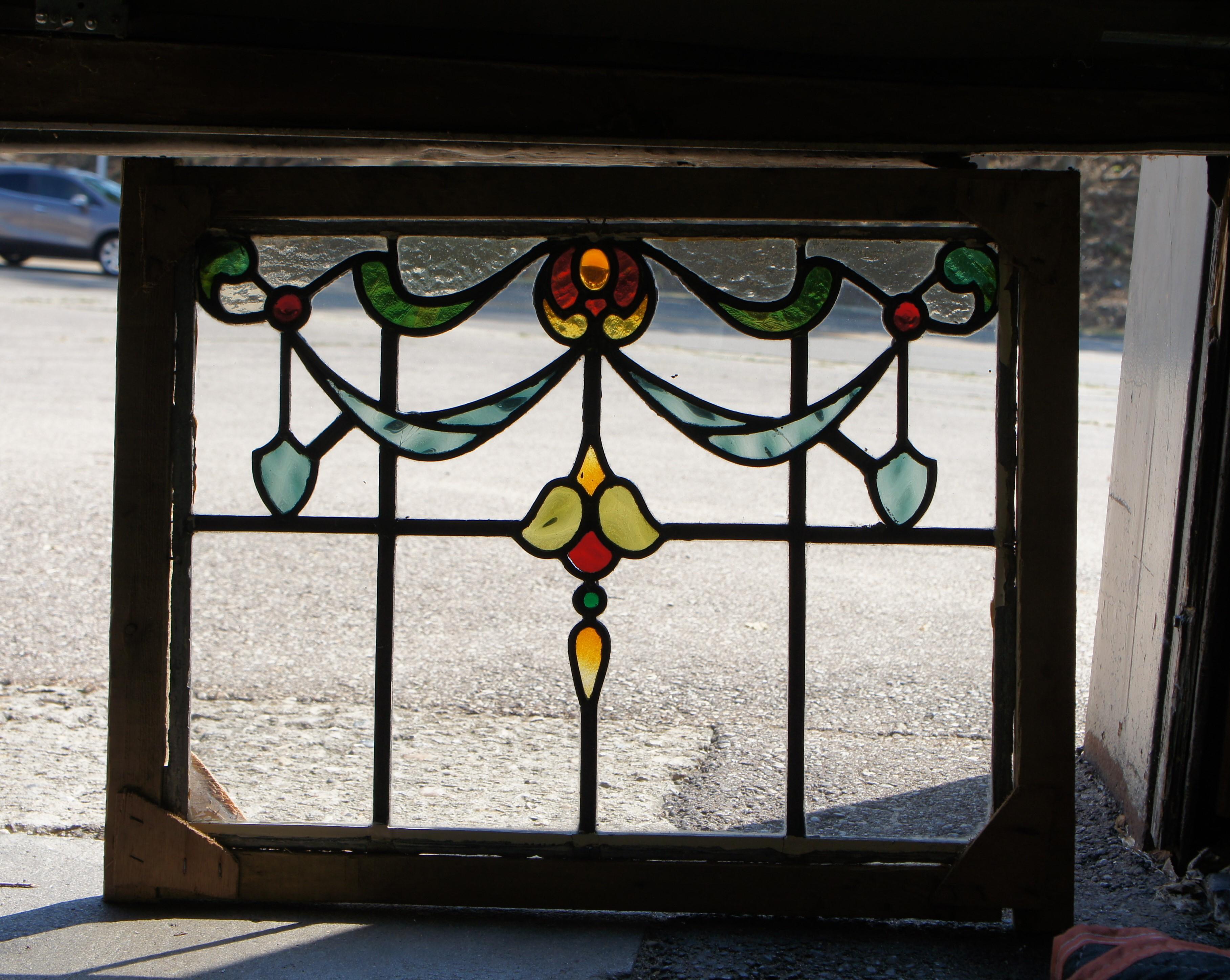 Vidriera emplomada antigua Victoriana Art Nouveau Panel Floral Enmarcado en Bastante bueno estado para la venta en Dayton, OH