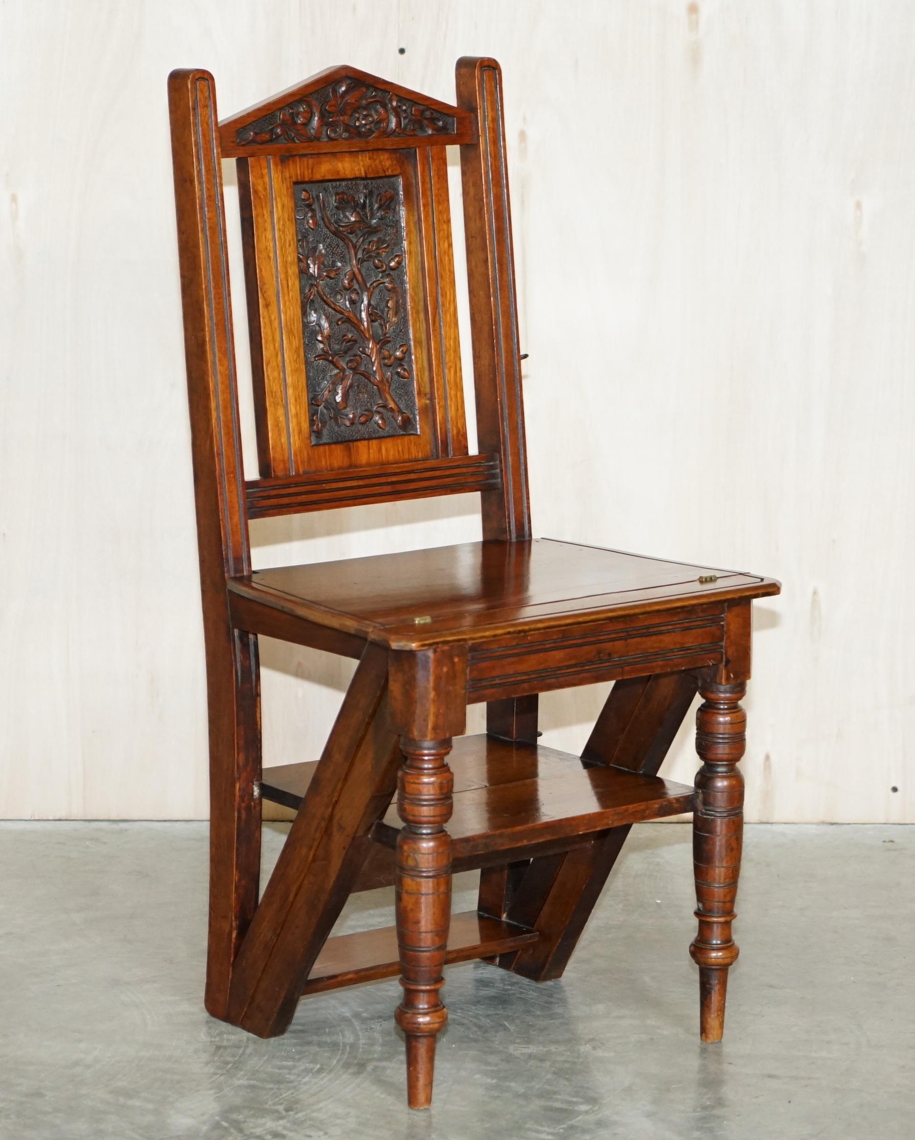 We are delighted to offer this lovely antique Arts & Crafts Victorian metamorphic library steps chair in oak 

A very charming and highly collectable piece, designed as an at home library steps and reading chair, these are used to add a sense of