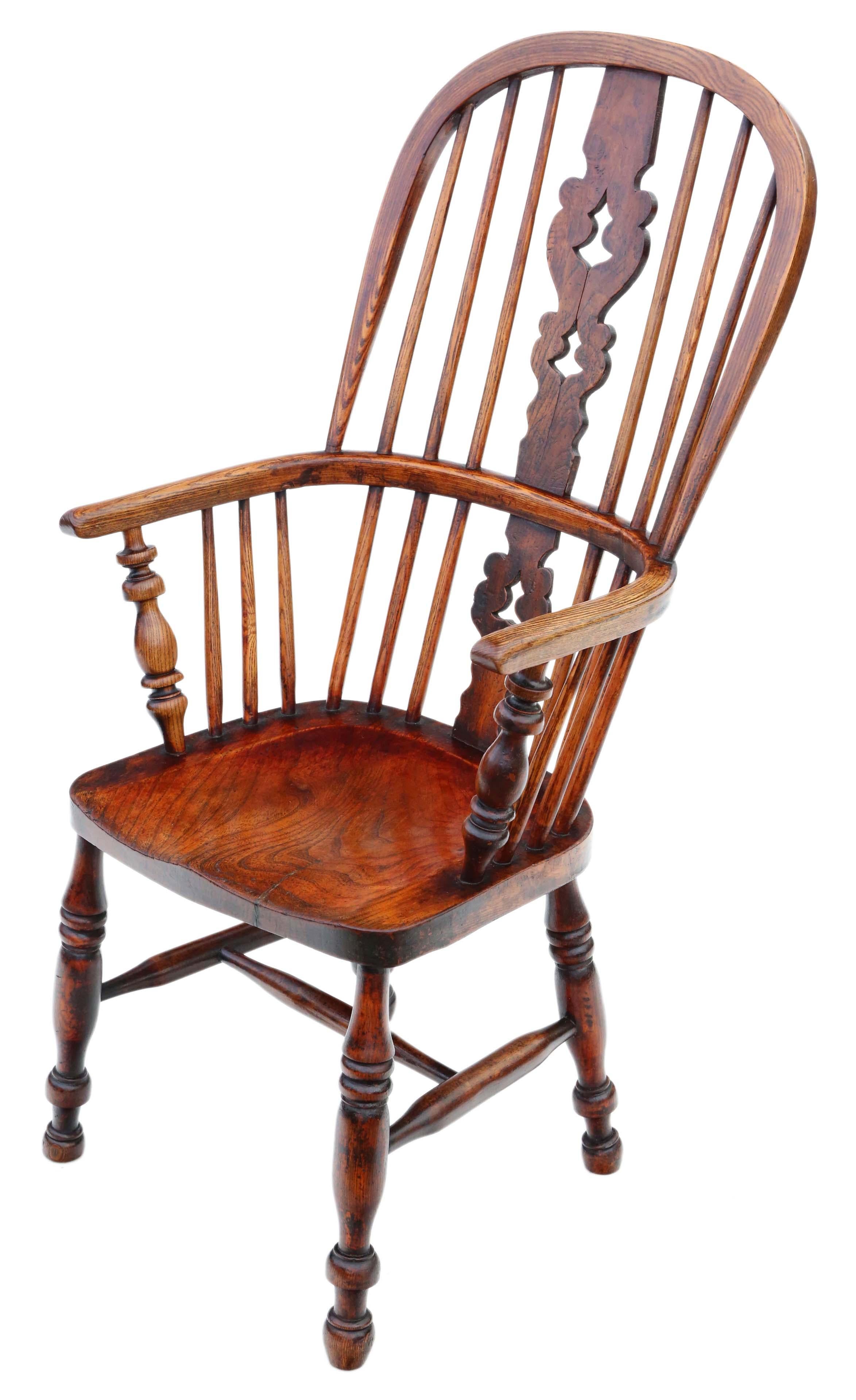 Antike viktorianische C1860 Esche und Ulme Windsor Stuhl Esszimmer Sessel.

Solide und stark, ohne lose Verbindungen und ohne Holzwurm. Voller Alter, Charakter und Charme. Kürzlich zu einem sehr guten Standard restauriert.

An der richtigen