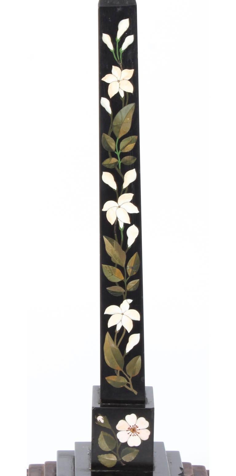 Vittoriano Obelisco in marmo di Ashford in pietra dura del XIX secolo in vendita