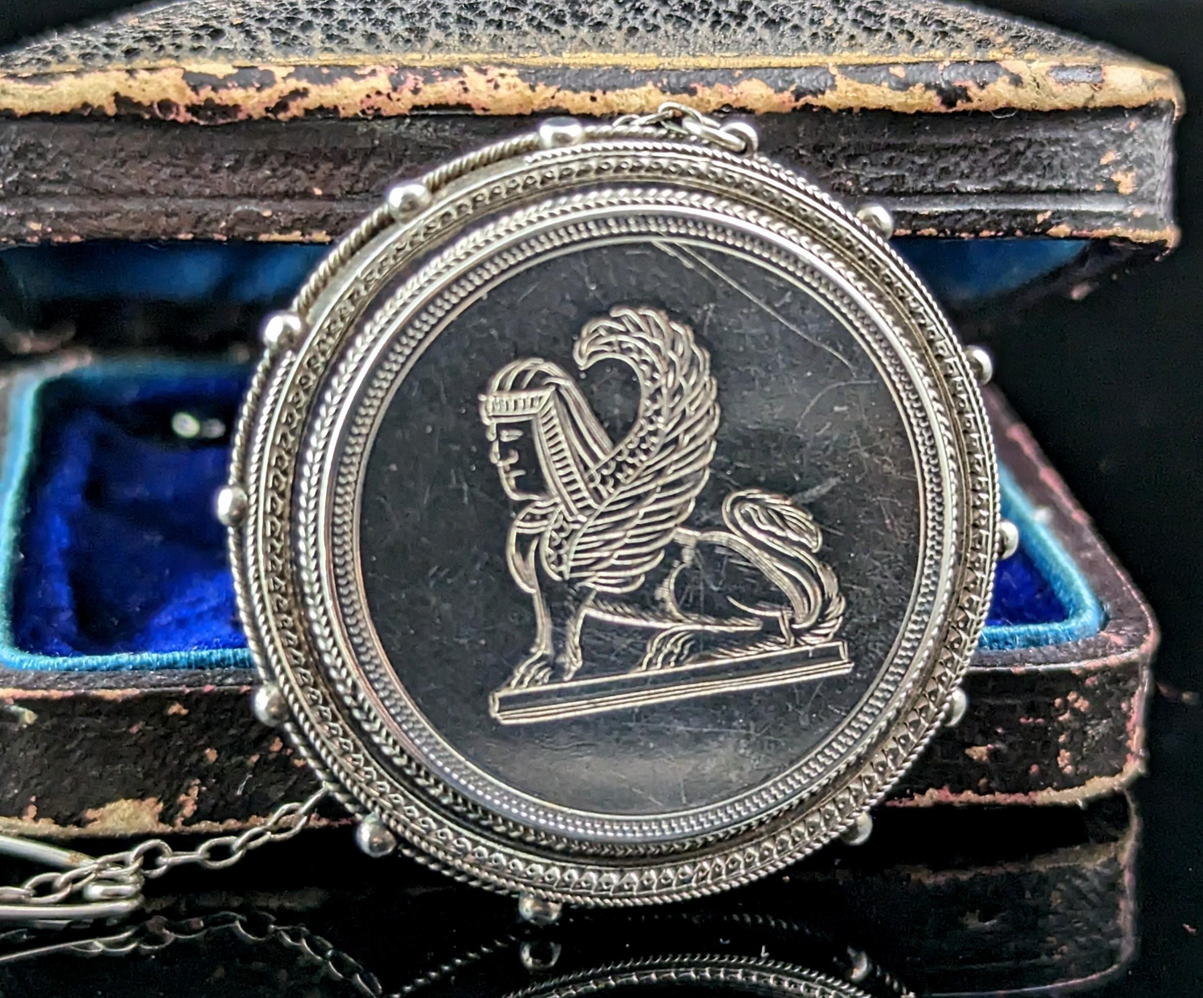 Antique Victorian Assyrian revival brooch, sterling silver, Lamassu  In Fair Condition In NEWARK, GB