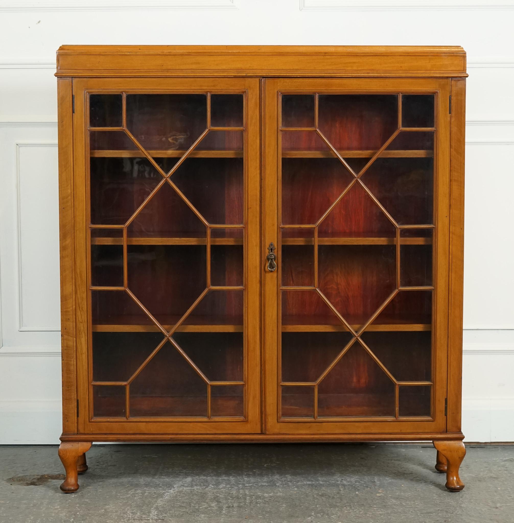 
We are delighted to offer for sale this Lovely Antique Victorian Astral Glazed Dwarf Bookcase.

 A stunning piece of furniture from the Victorian era. It features a compact size and is made of high-quality wood. The cabinet has a glass-fronted
