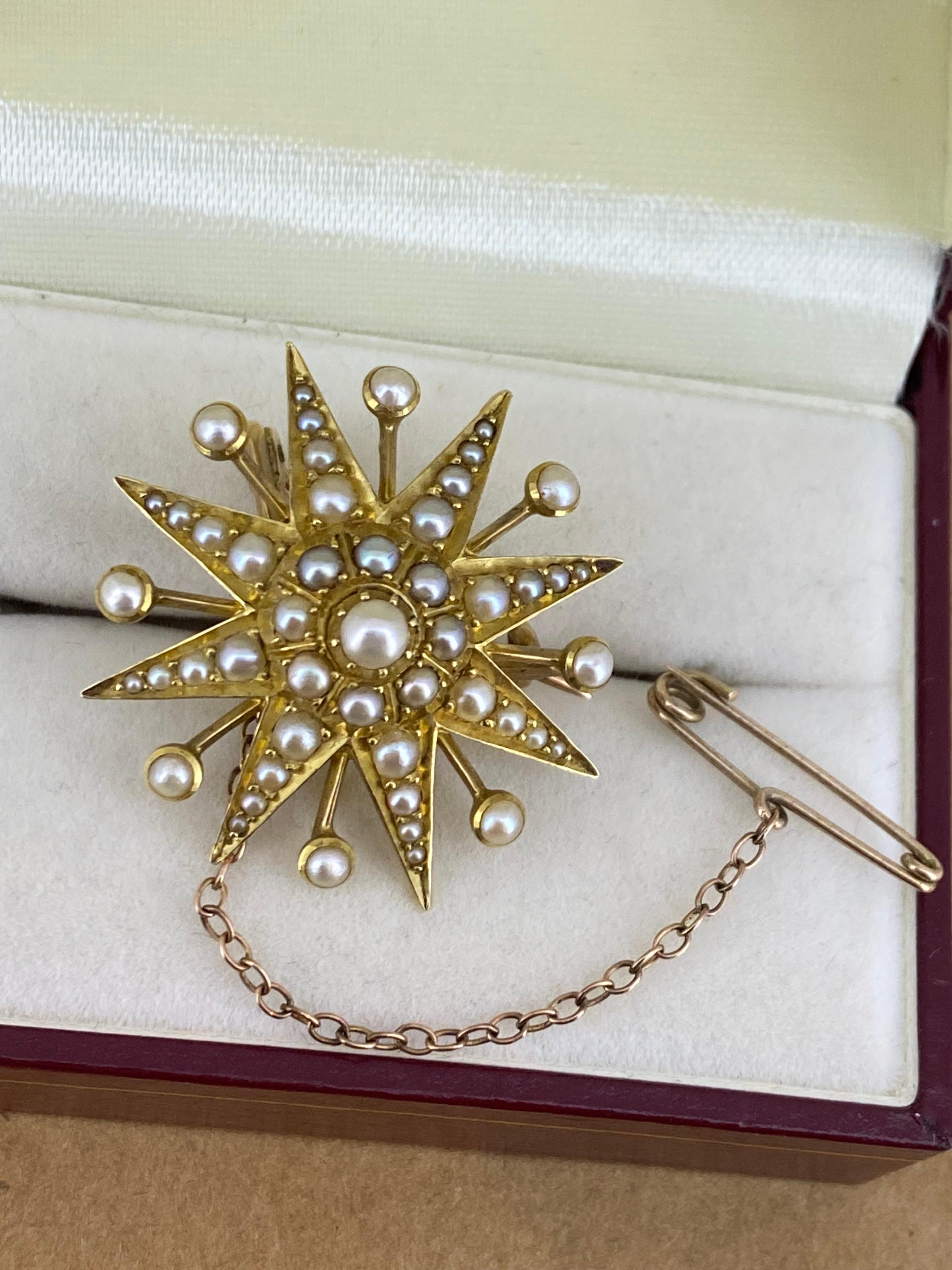 Antique (Victorian) Australian Starburst Seed Pearl (x 49) 30mm Brooch/Pendant In Excellent Condition For Sale In MELBOURNE, AU