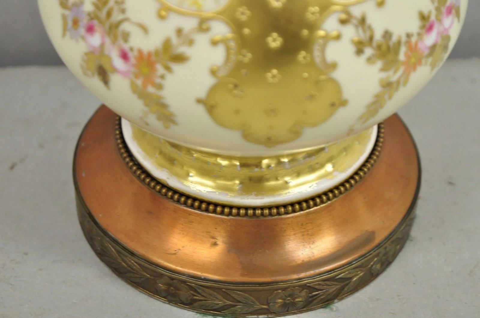 Antique Victorian Austrian Porcelain Pink Gold Gilt Small Boudoir Table Lamp For Sale 1