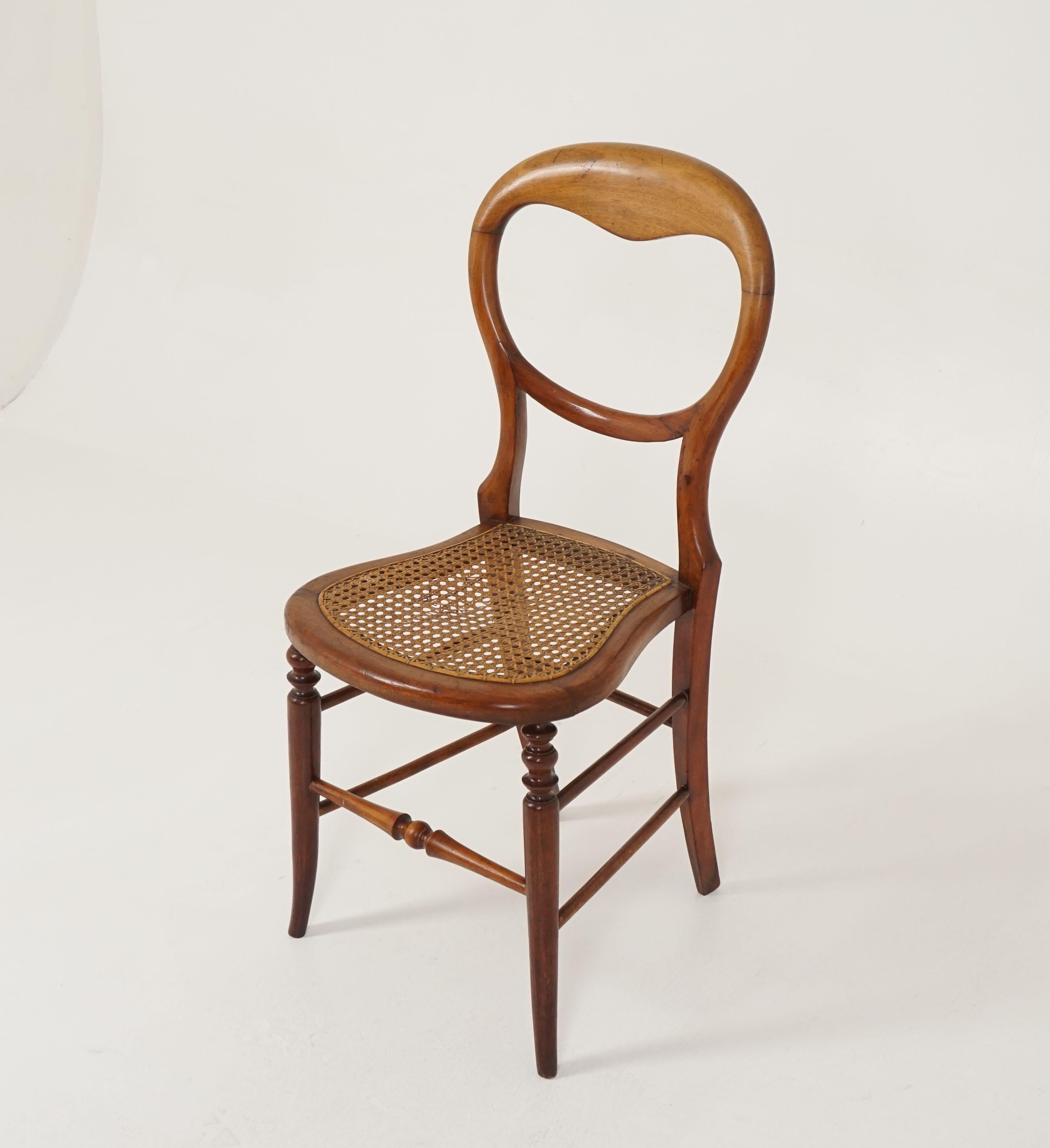 Antique victorian balloon back chair, Walnut bedroom chair, Scotland 1880, B2396A

Scotland 1880
Solid Walnut
Original finish
Shaped top rail
Shaped seat with original caning
Standing on a pair of turned splayed legs
Connected by double turned