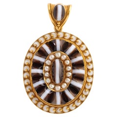 Pendentif victorien ancien en or 15 carats avec bandes d'agate et perles