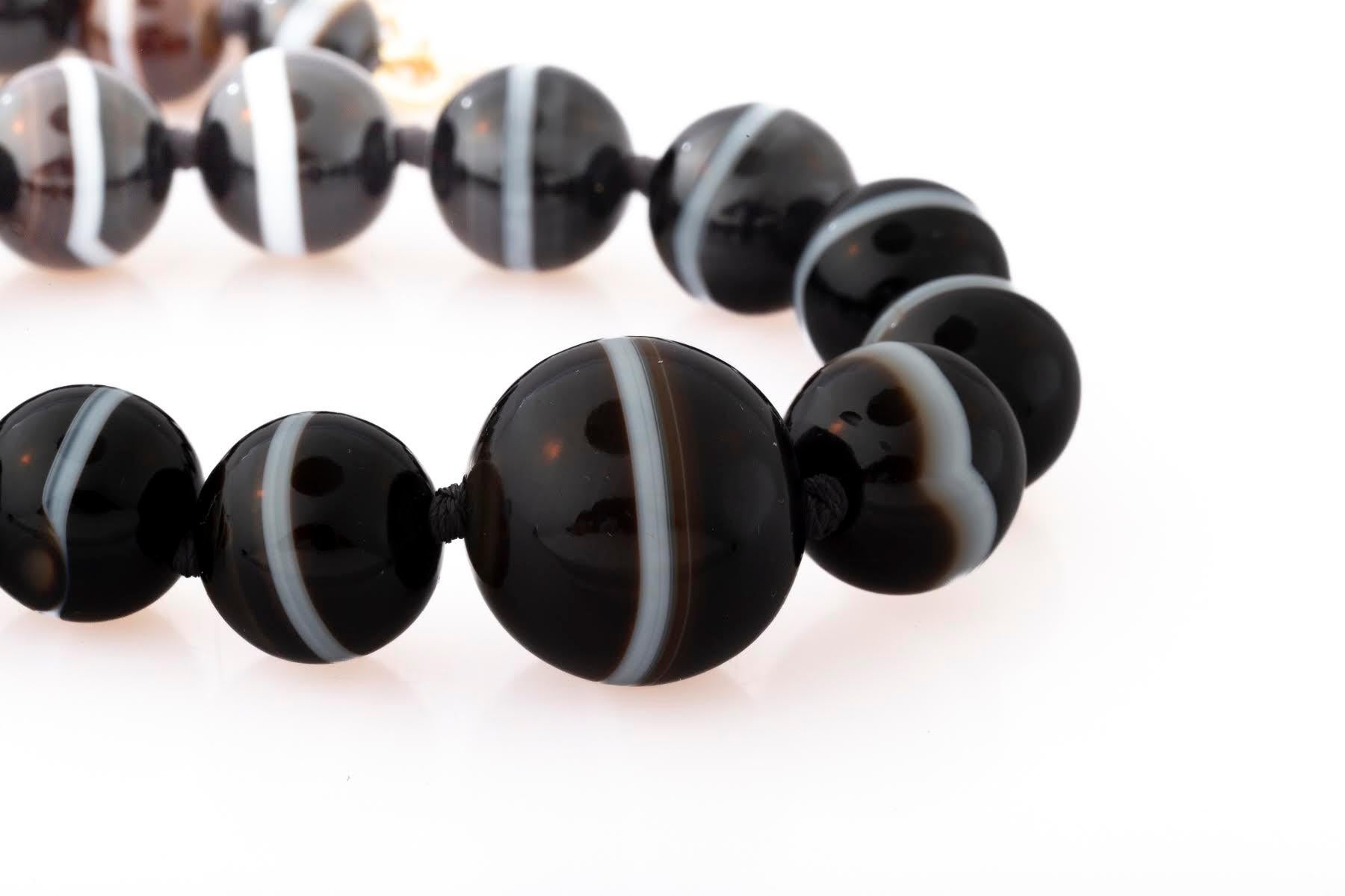Victorien Collier victorien ancien en perles d'agate, c. 1860 en vente