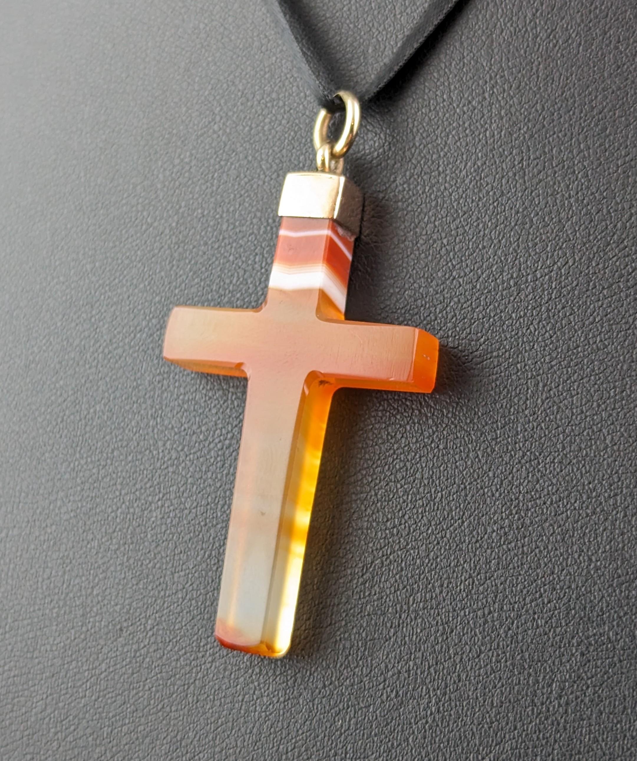 Antique Victorian Banded agate cross pendant, 9k gold  In Good Condition For Sale In NEWARK, GB