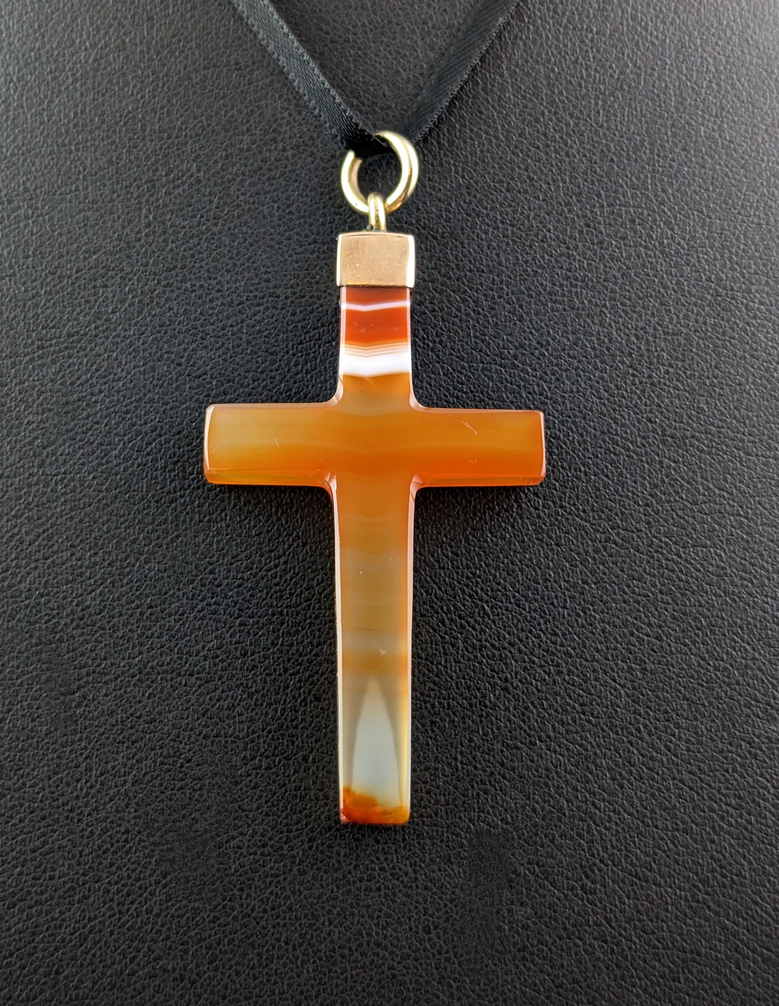 Antique Victorian Banded agate cross pendant, 9k gold  For Sale 2