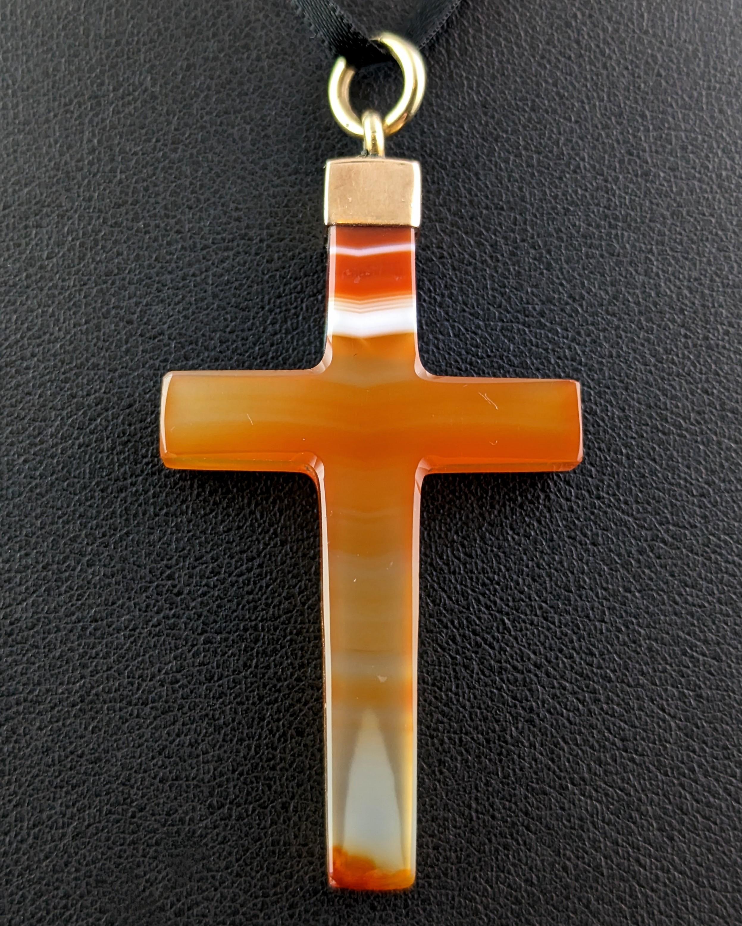 Antique Victorian Banded agate cross pendant, 9k gold  For Sale 3