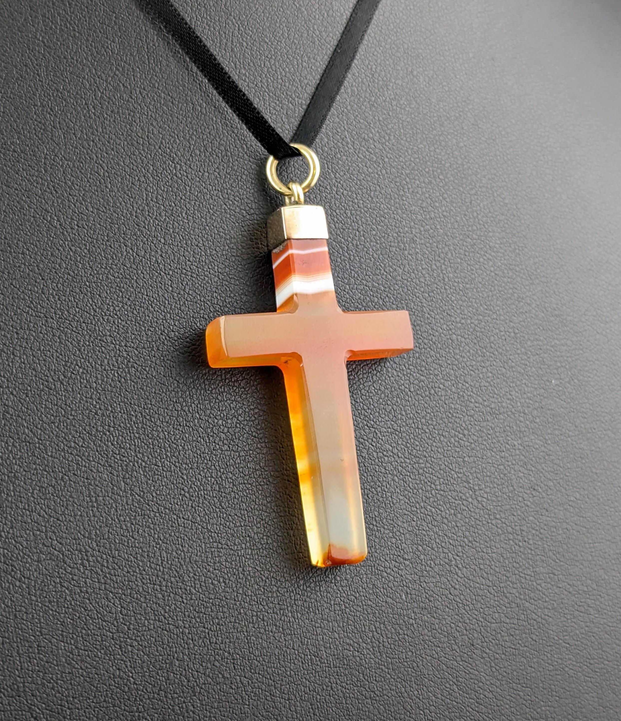 Antique Victorian Banded agate cross pendant, 9k gold  For Sale 4