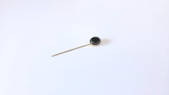 Antike viktorianische Anstecknadel aus gelbem Metall mit gebändertem Achat, CIRCA 1870–1900
