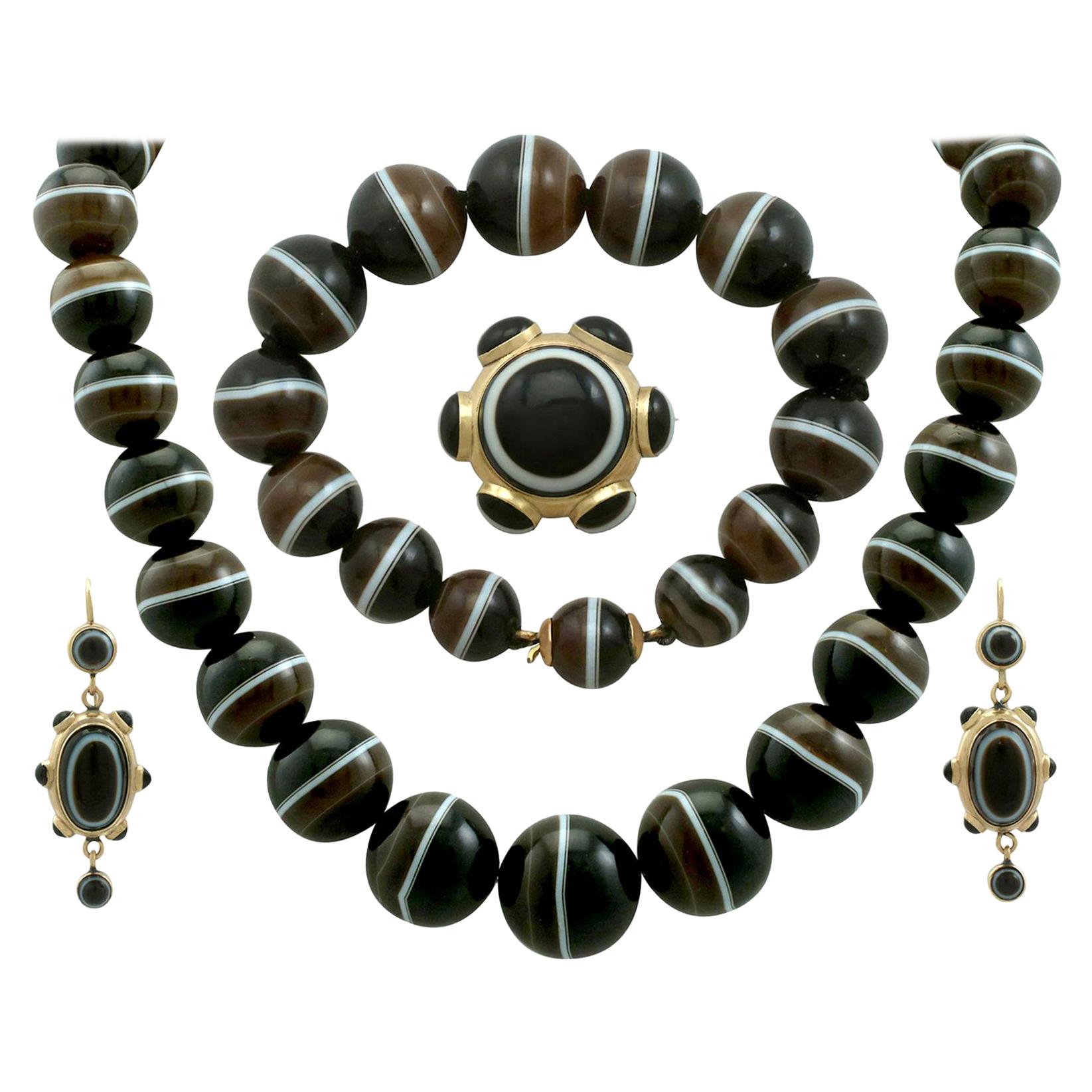 Parure de bijoux victorienne ancienne en or jaune avec agate taillée en cabochon