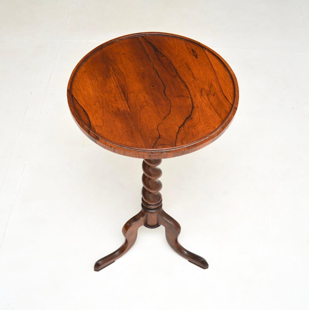 Début de l'époque victorienne Table d'appoint victorienne ancienne à torsion d'orge en vente