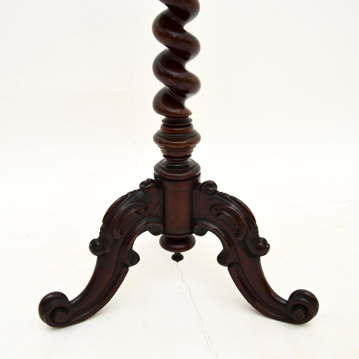 Milieu du XIXe siècle Antique Victorian Barley Twist Side Table en vente